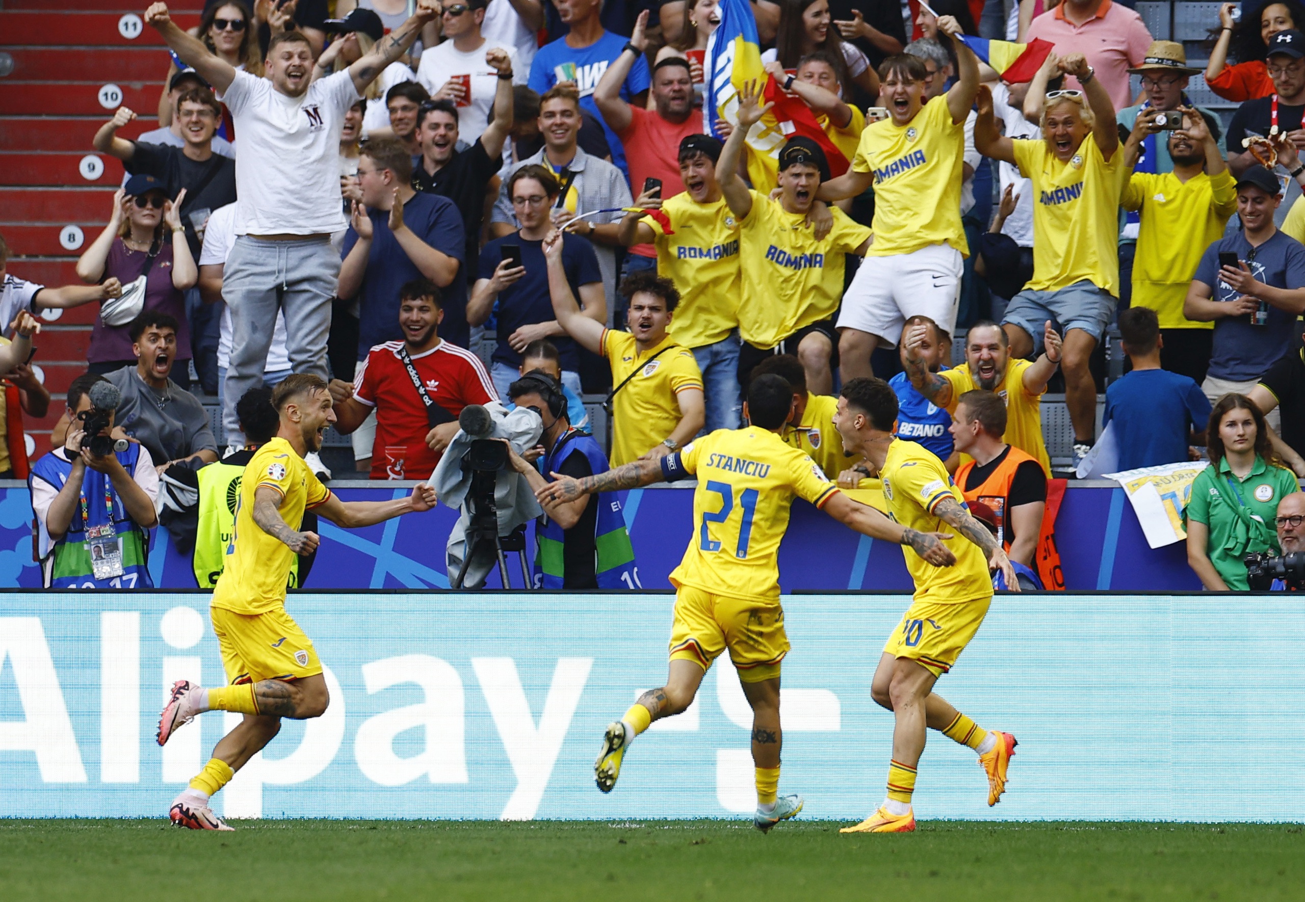 Euro 2024: Romania b&ugrave;ng nổ, đ&egrave; bẹp Ukraine ba b&agrave;n trắng- Ảnh 5.