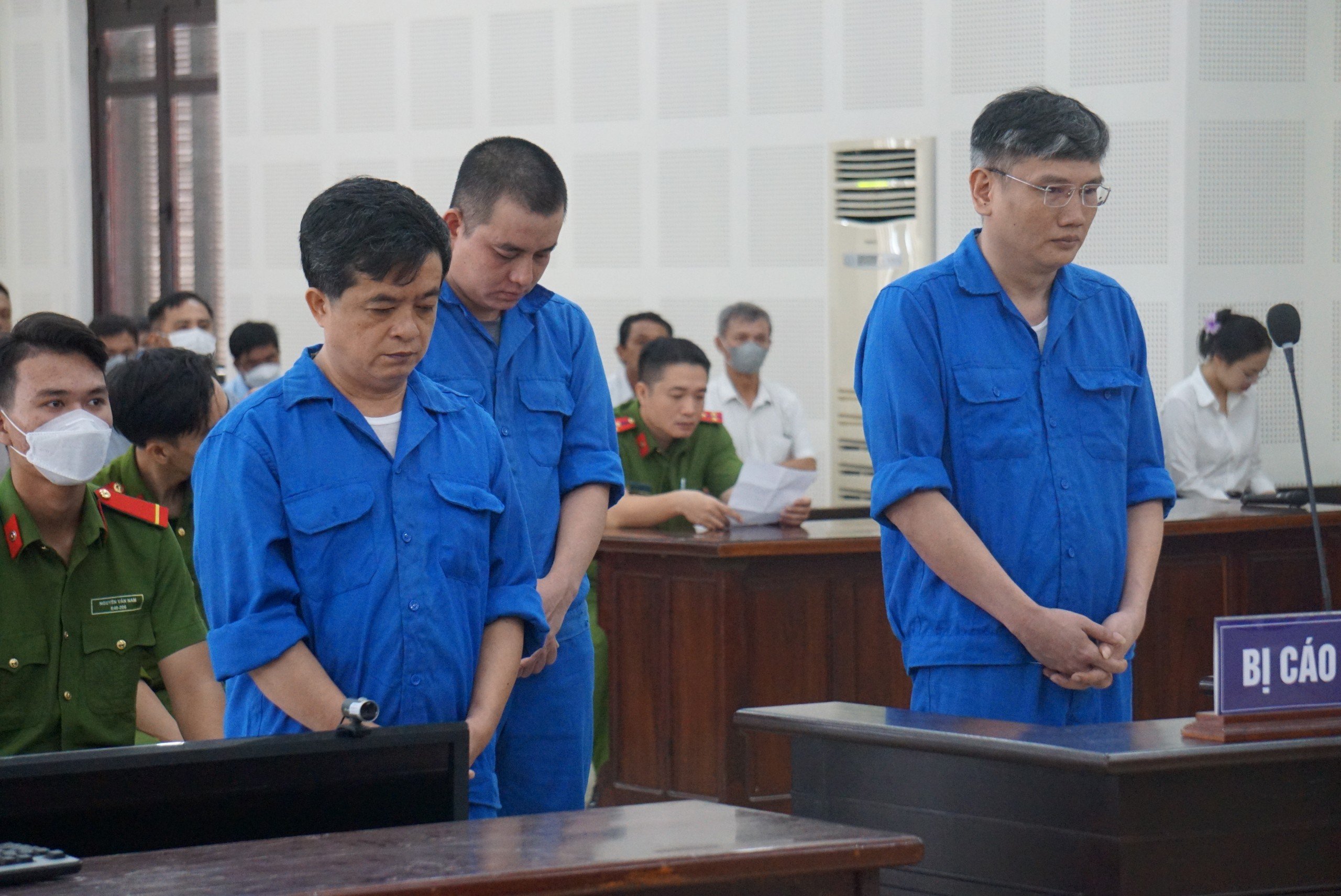 Tuy&ecirc;n &aacute;n Gi&aacute;m đốc Trung t&acirc;m đăng kiểm xe cơ giới Đ&agrave; Nẵng c&ugrave;ng đồng phạm- Ảnh 1.