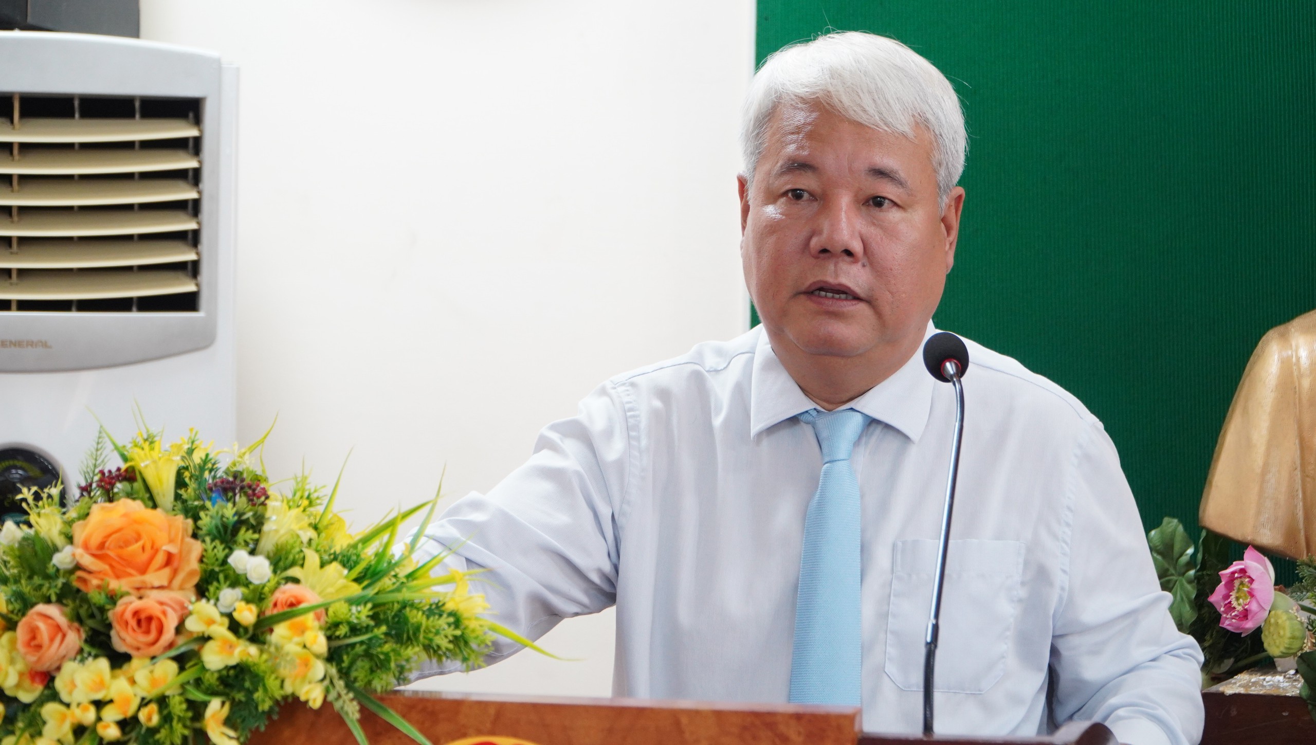 &Ocirc;ng V&otilde; Khắc Th&aacute;i giữ chức Chủ tịch LĐLĐ TP HCM- Ảnh 2.