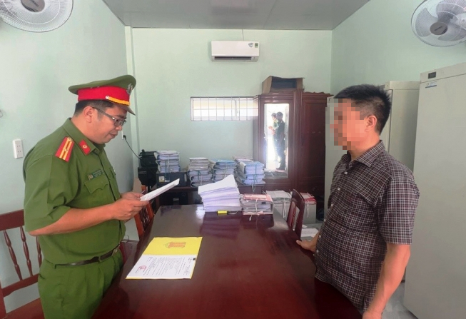 Kêu gọi người liên quan vụ án đưa, nhận hối lộ ở khu công nghiệp ra đầu thú- Ảnh 1.