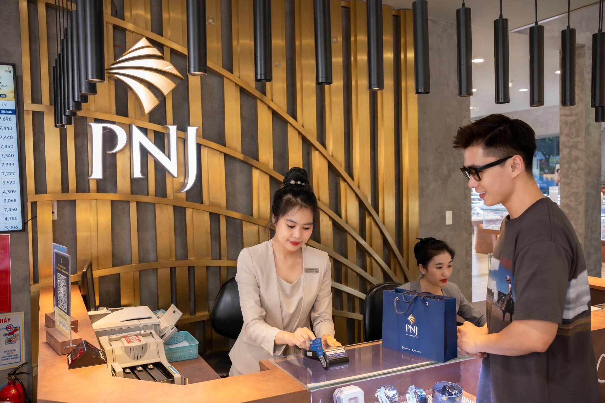 Tạp ch&iacute; Mỹ c&ocirc;ng bố PNJ thuộc top Fortune Southeast Asia 500- Ảnh 5.