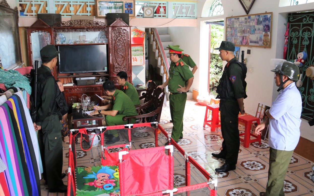 Chủ tịch xã và 1 nguyên trưởng Công an xã bị bắt