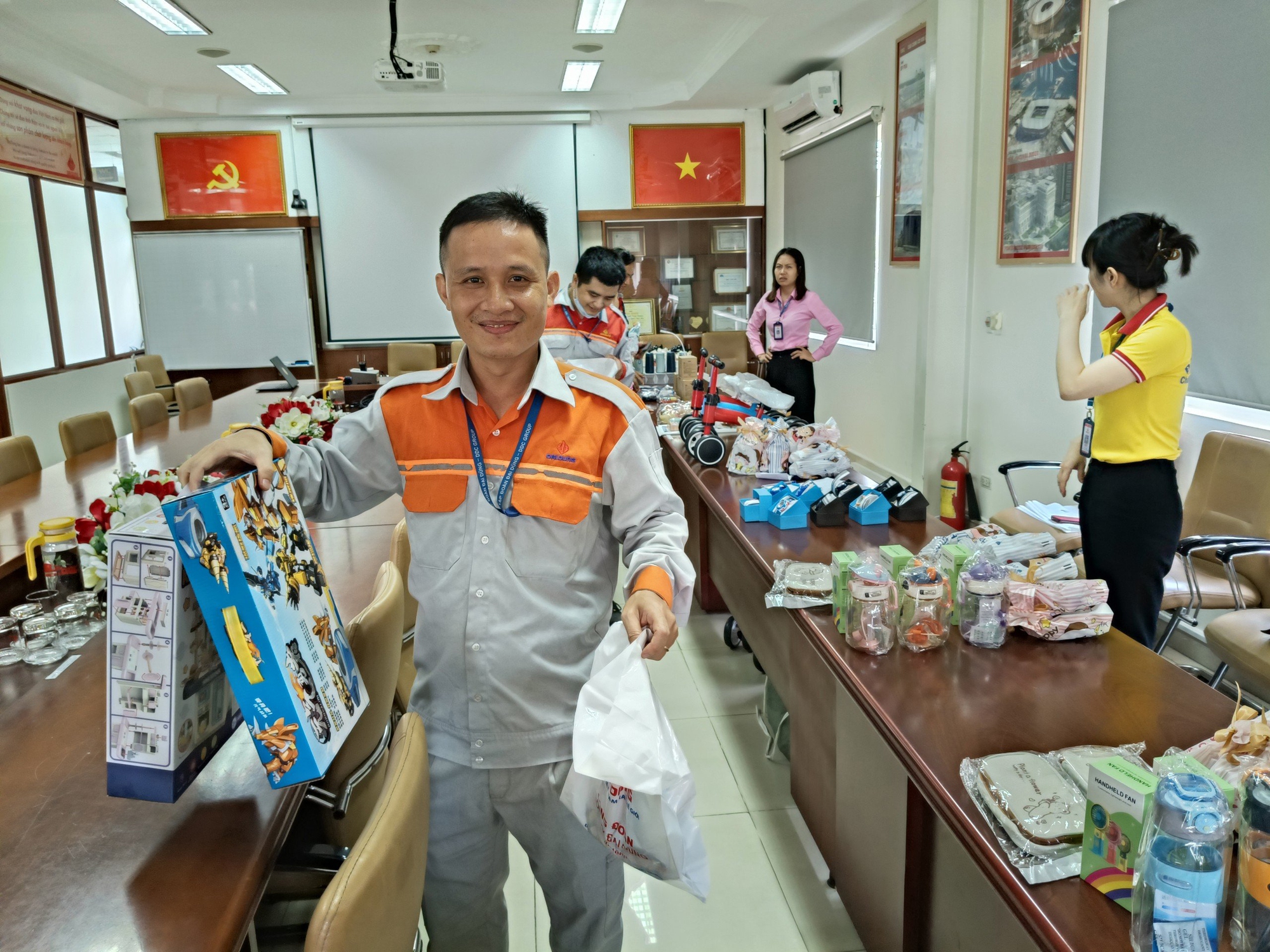 Người lao động được lợi gì từ kinh phí Công đoàn?- Ảnh 1.