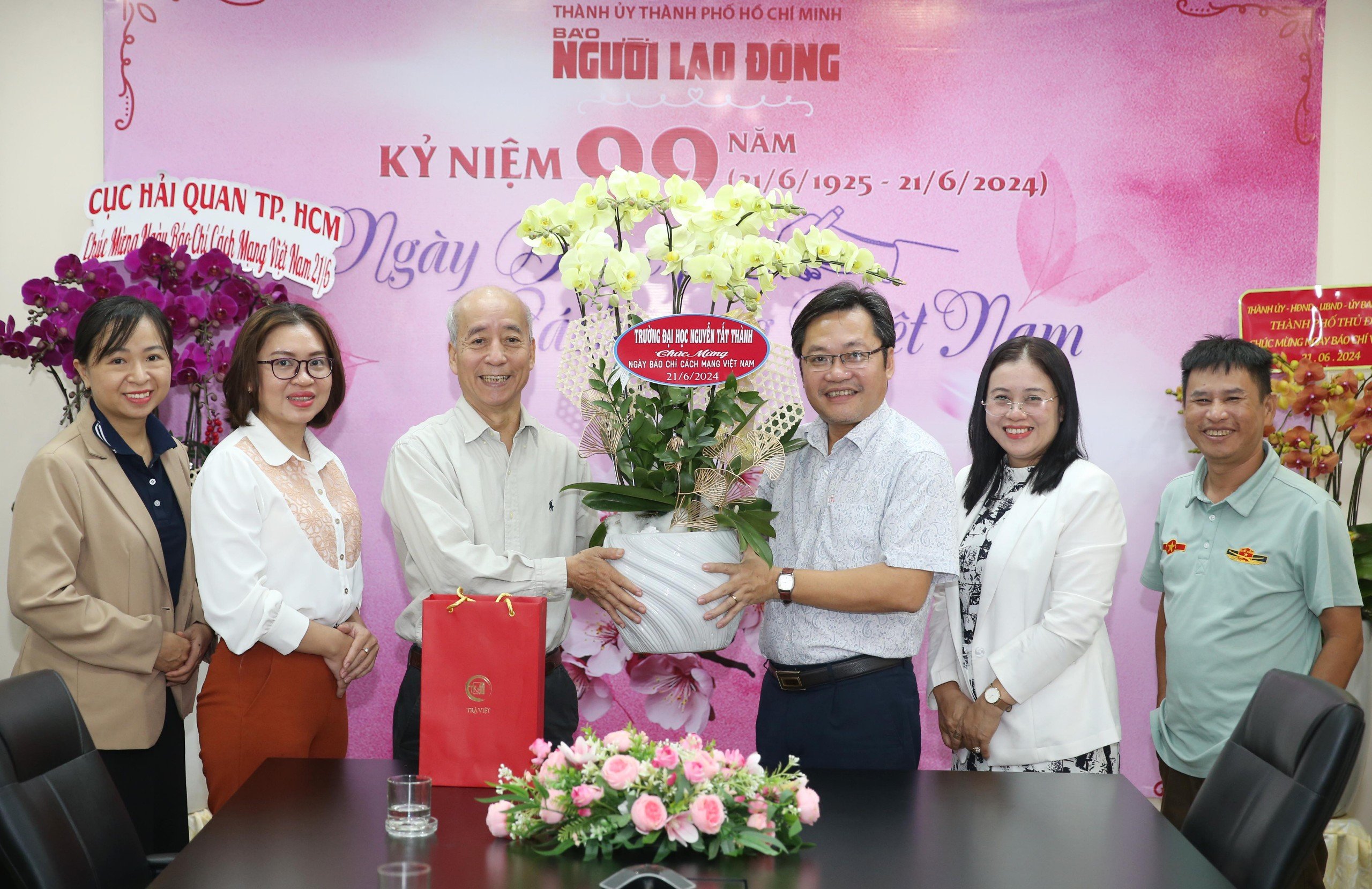 B&aacute;o Người Lao Động tiếp tục gắn kết, đồng h&agrave;nh với nhiều cơ quan, đơn vị- Ảnh 6.