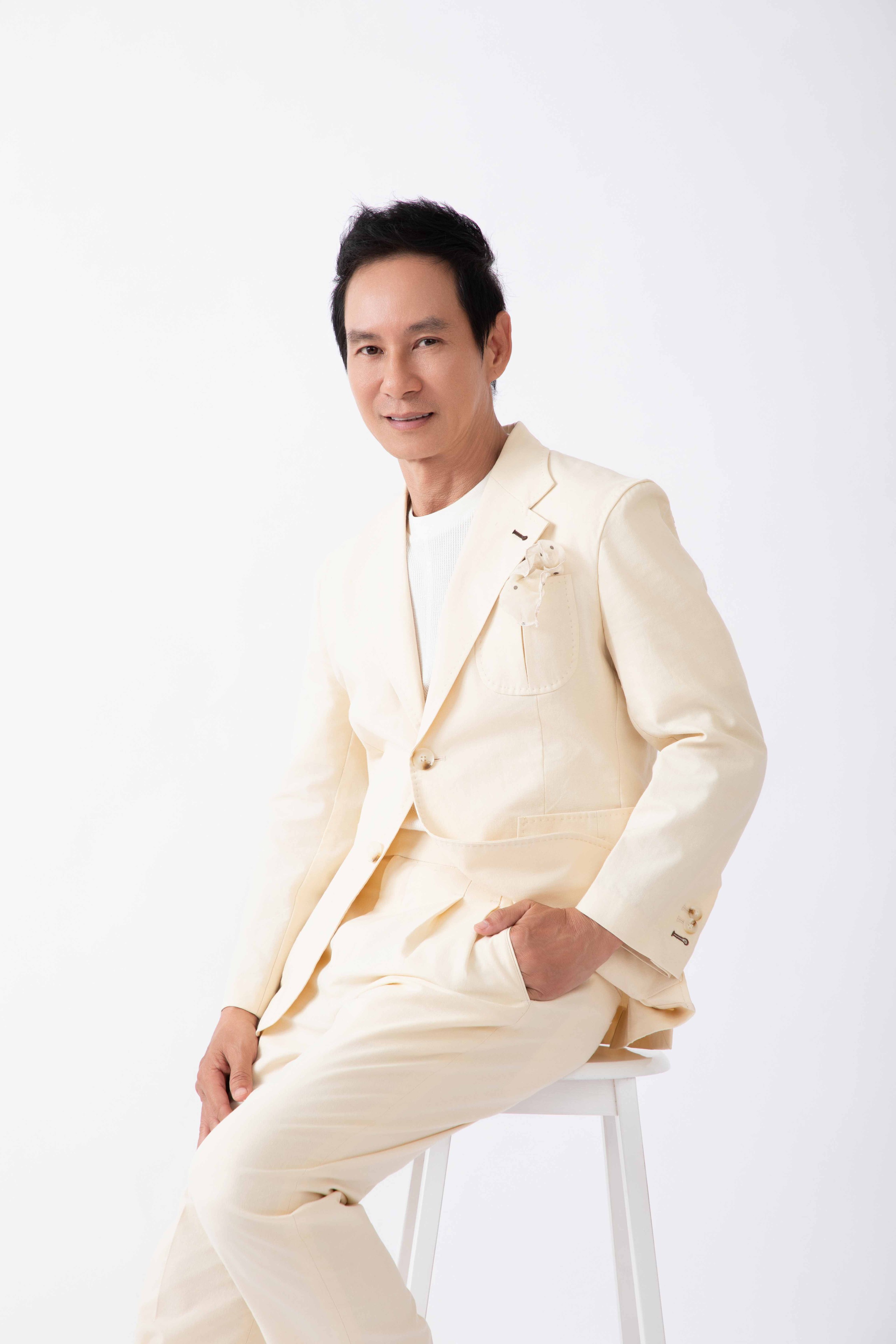 L&yacute; Hải mang 