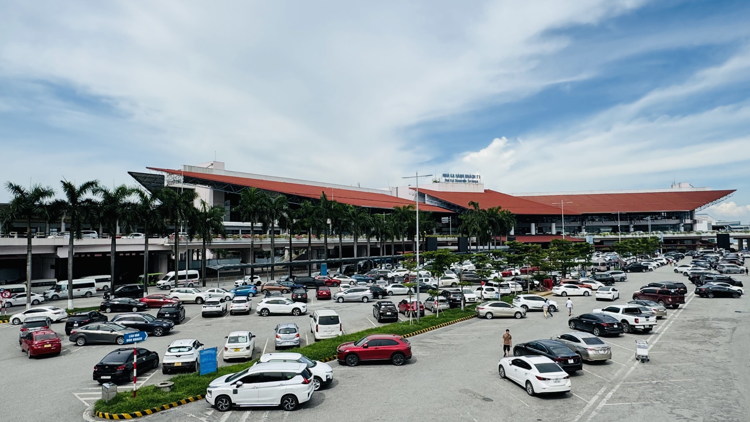 Để quên 500 triệu đồng trên xe đẩy sân bay- Ảnh 1.