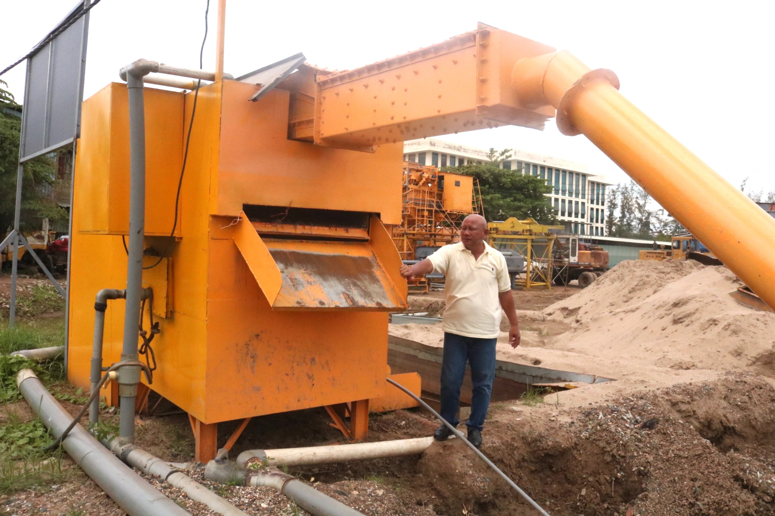 Biến c&aacute;t biển th&agrave;nh c&aacute;t sạch- Ảnh 1.