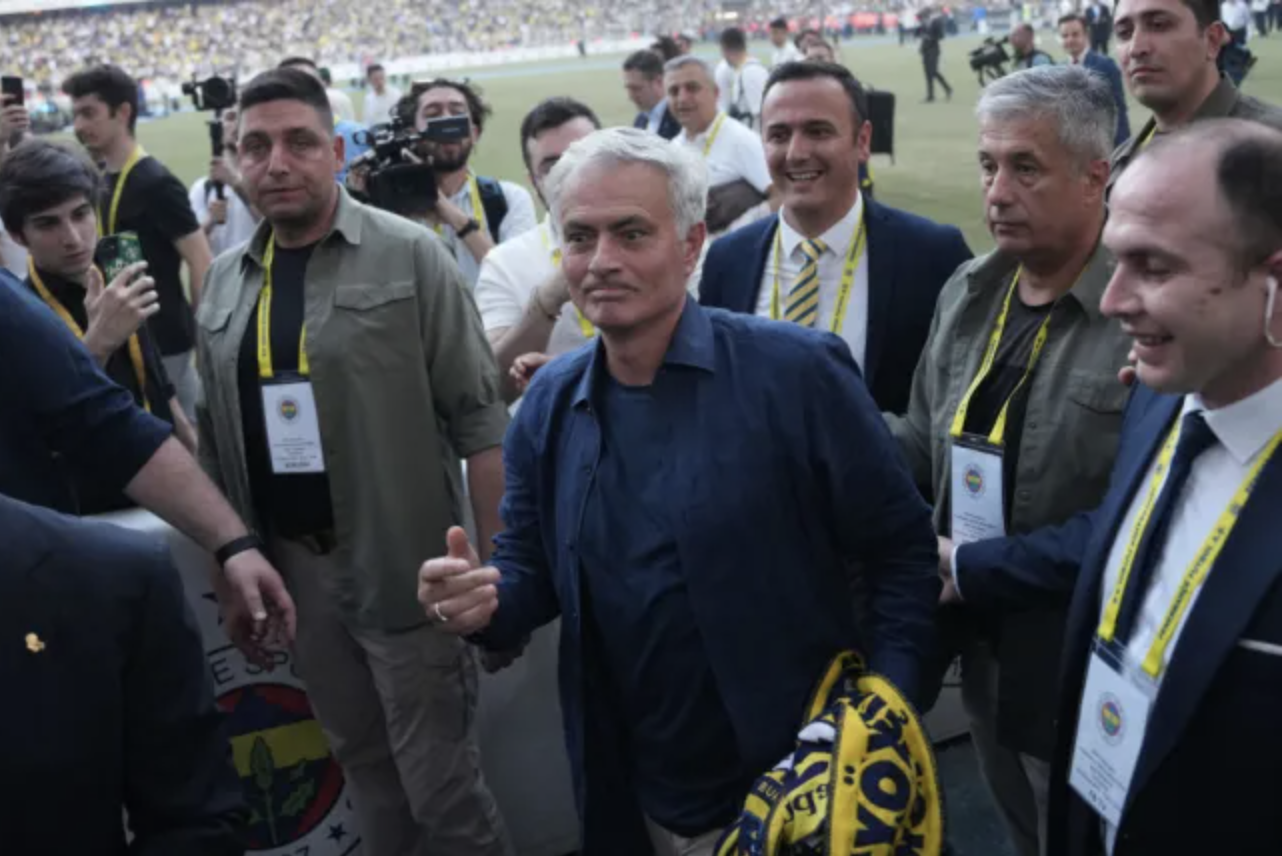 HLV Mourinho tạo cơn sốt trong ng&agrave;y ra mắt "đại gia" Thổ Nhĩ Kỳ- Ảnh 3.