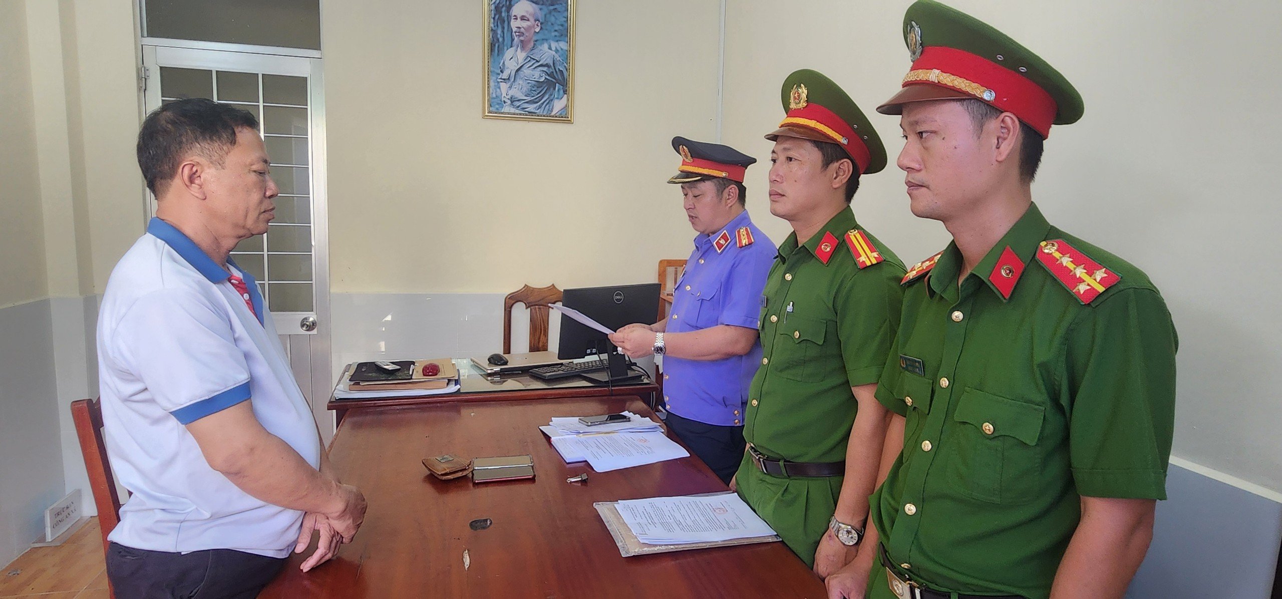 Bắt cán bộ địa chính và cựu chủ tịch xã ở Phú Quốc- Ảnh 4.