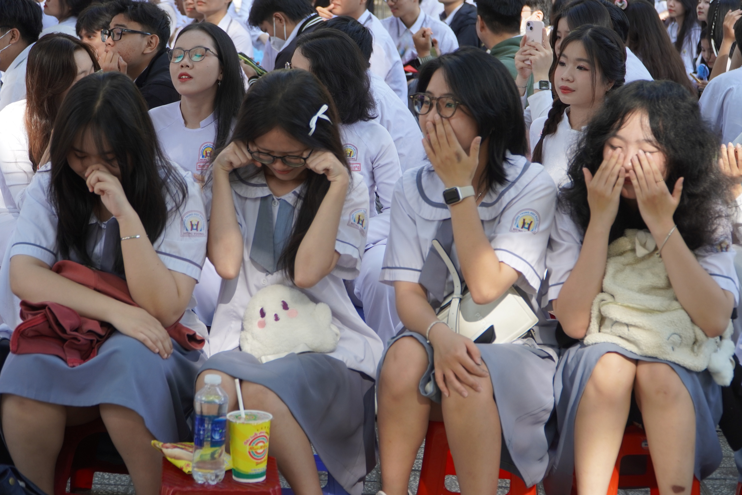 X&uacute;c động thư thầy, c&ocirc; gửi học sinh ng&agrave;y tạm biệt m&aacute;i trường- Ảnh 4.