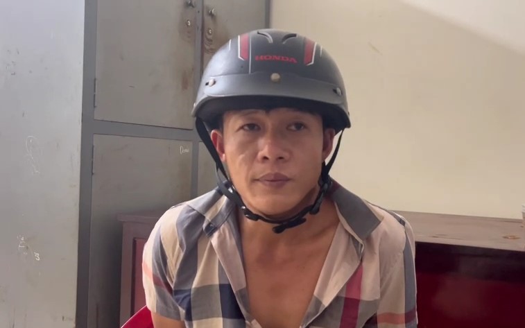 CLIP: Bắt đối tượng chích điện, cướp dây chuyền vàng ngay trong quán