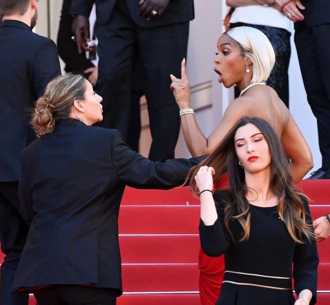 Mỹ nhân khởi kiện Cannes vì bị