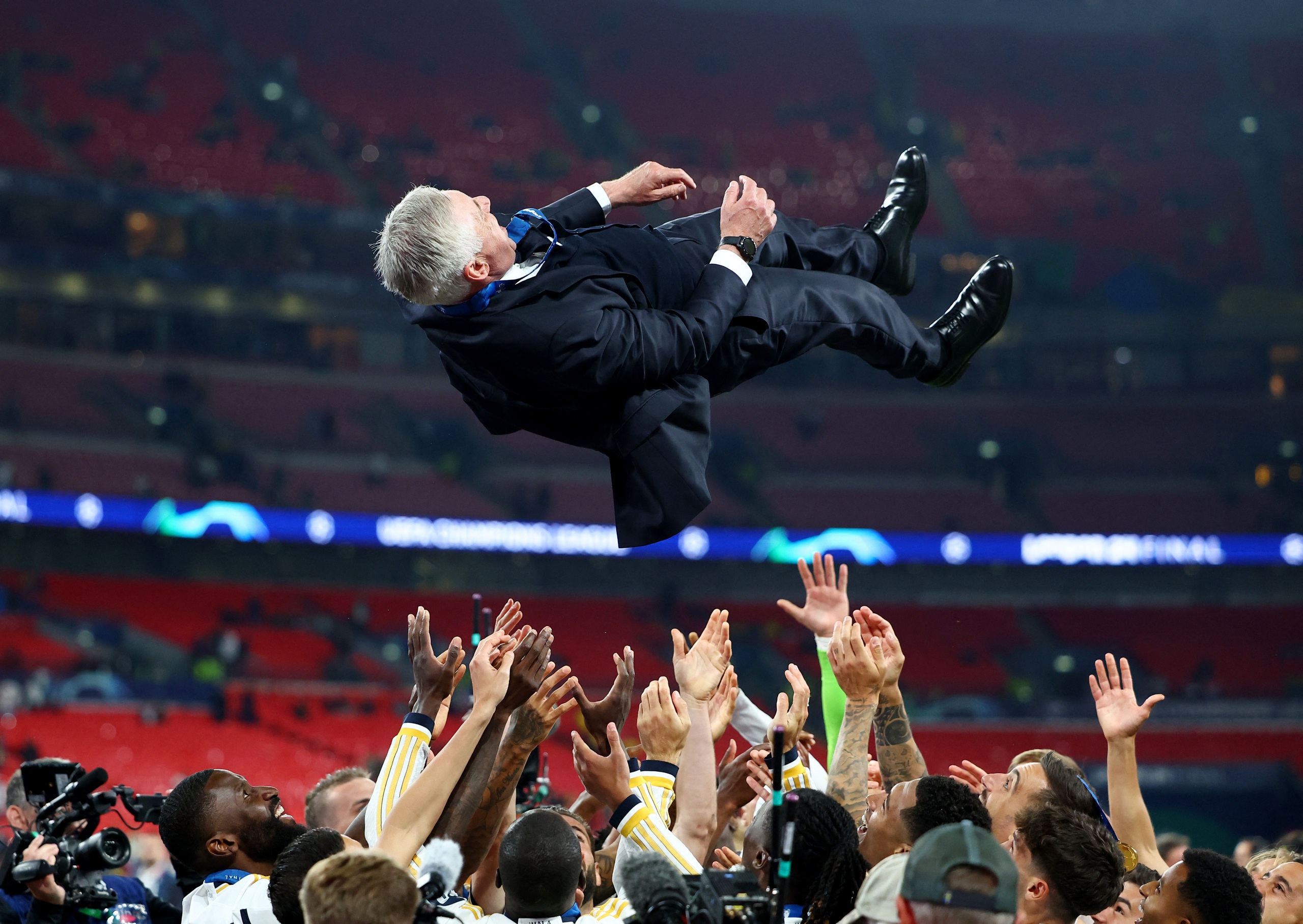 HLV Carlo Ancelotti: "Real Madrid lu&ocirc;n khao kh&aacute;t chiến thắng"- Ảnh 5.