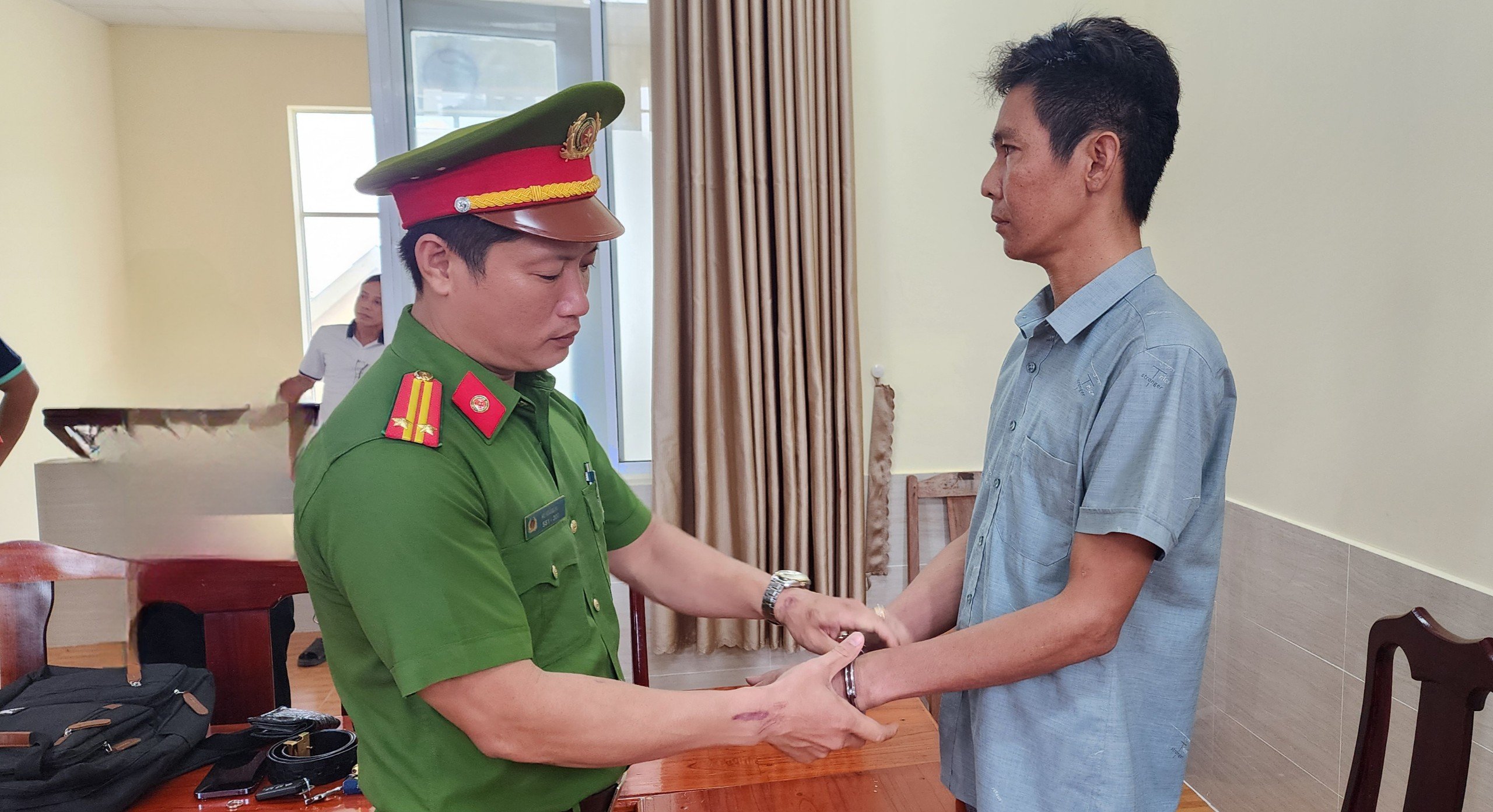 Bắt cán bộ địa chính và cựu chủ tịch xã ở Phú Quốc- Ảnh 2.