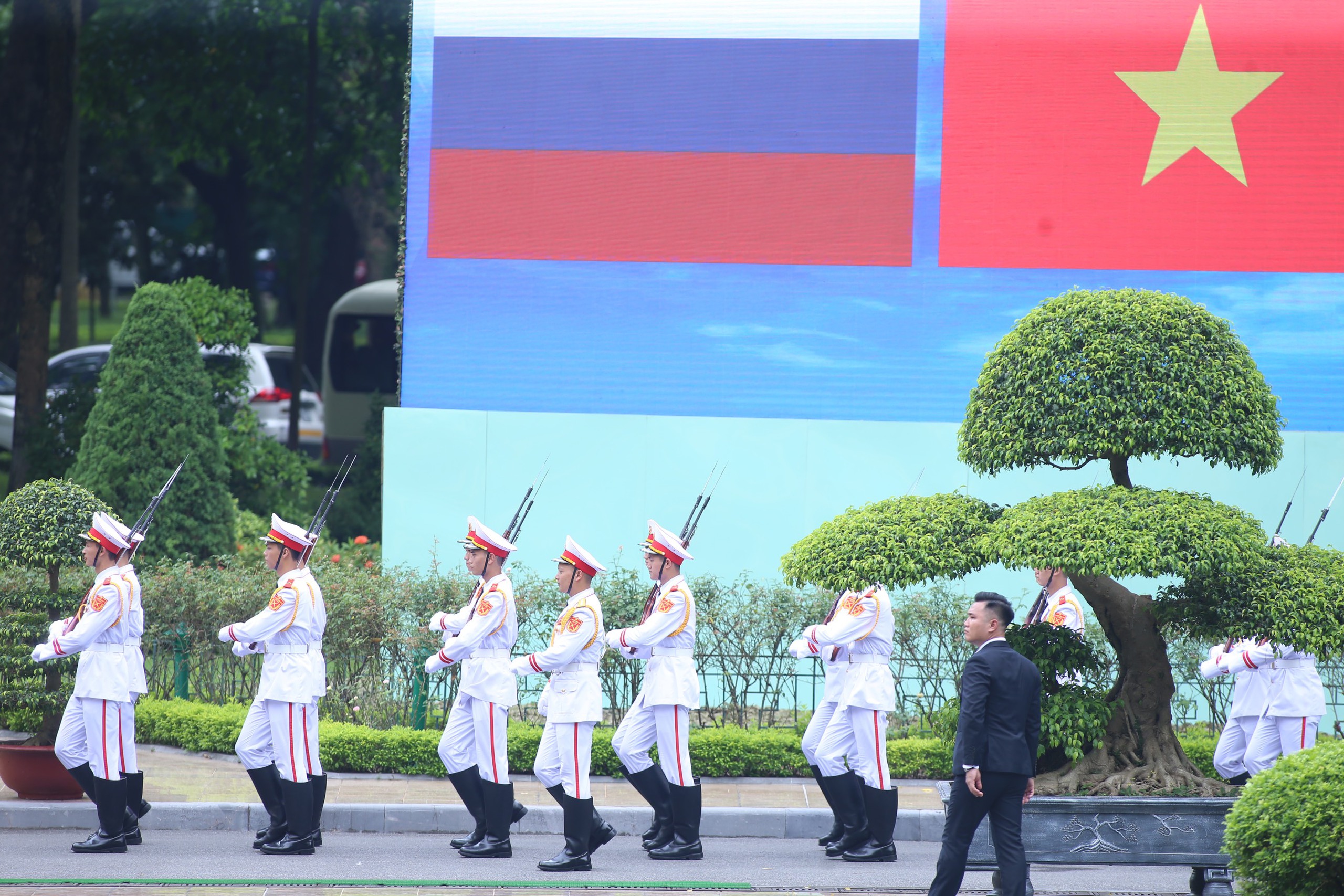 Phủ Chủ tịch trước lễ đ&oacute;n Tổng thống Nga Putin- Ảnh 7.