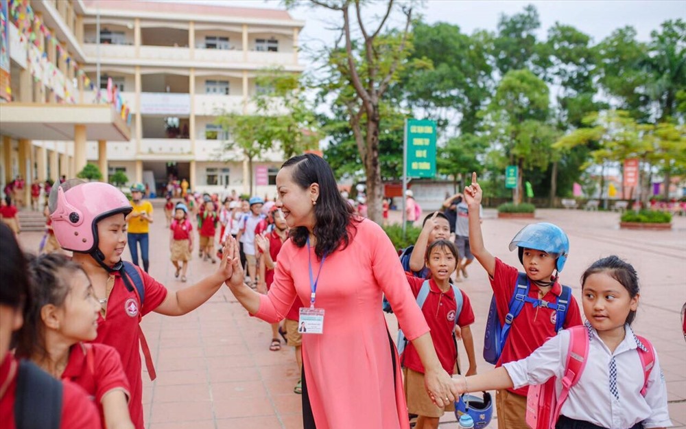 San sẻ gánh nặng học phí
