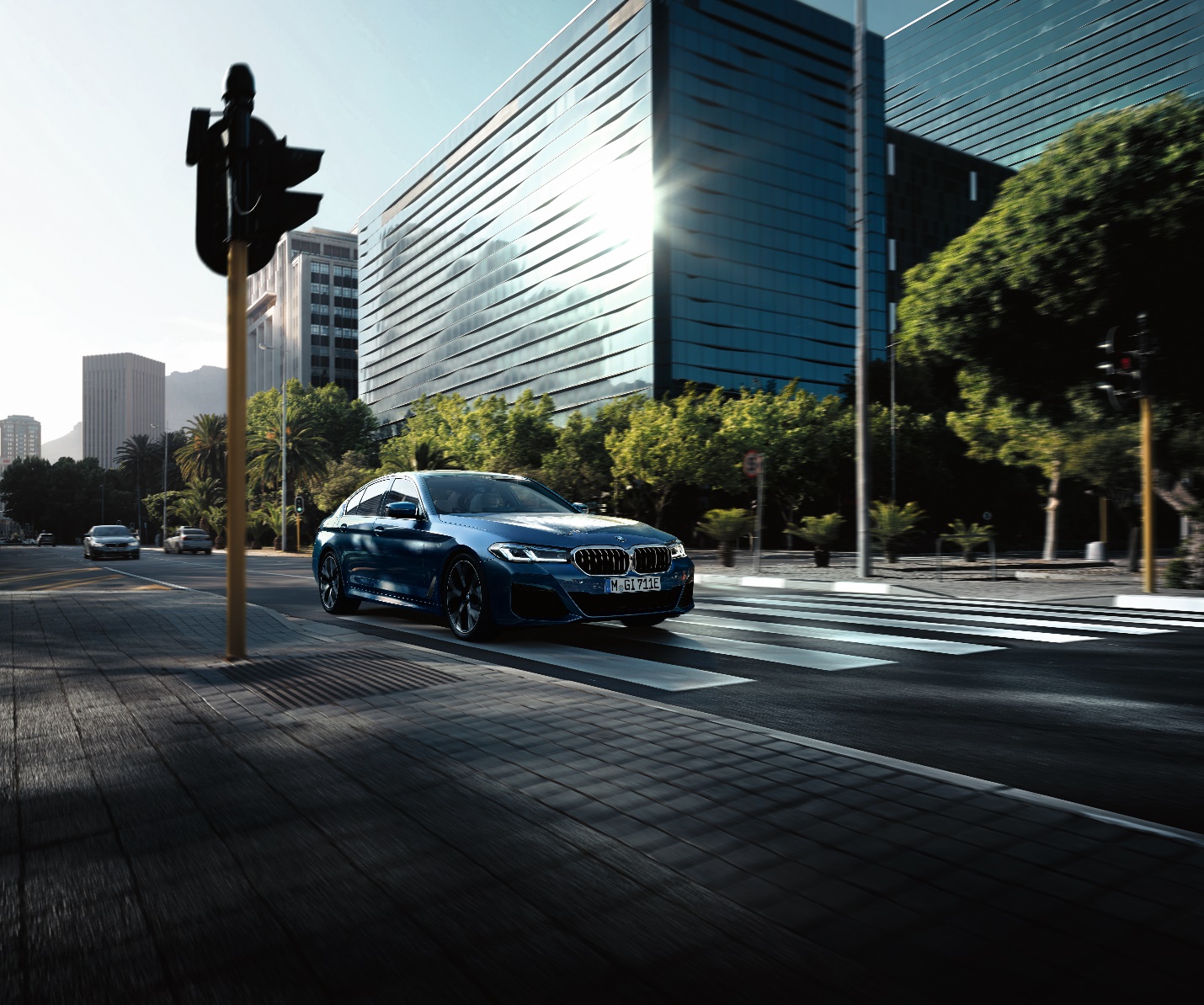 Ưu đ&atilde;i tương đương 50% ph&iacute; trước bạ khi mua xe BMW- Ảnh 2.