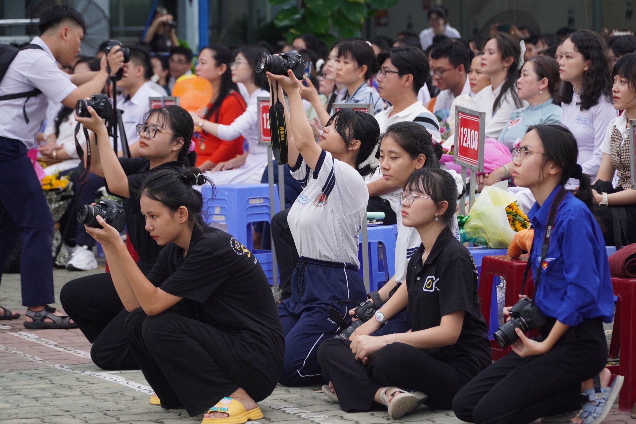 Khi học sinh, sinh vi&ecirc;n trở th&agrave;nh &ldquo;ph&oacute;ng vi&ecirc;n hiện trường&rdquo; 
- Ảnh 3.