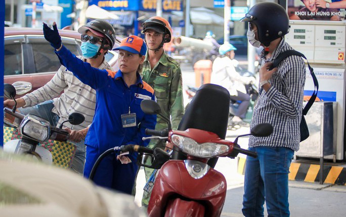 Giá xăng dầu lại đồng loạt tăng