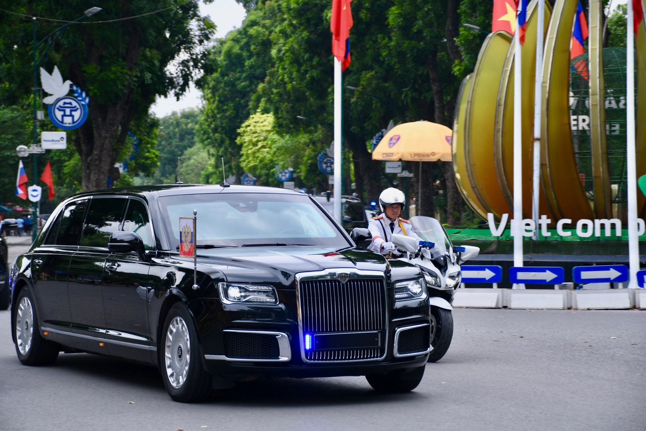 VIDEO: Đoàn xe Tổng thống Putin di chuyển trên đường phố Hà Nội- Ảnh 3.