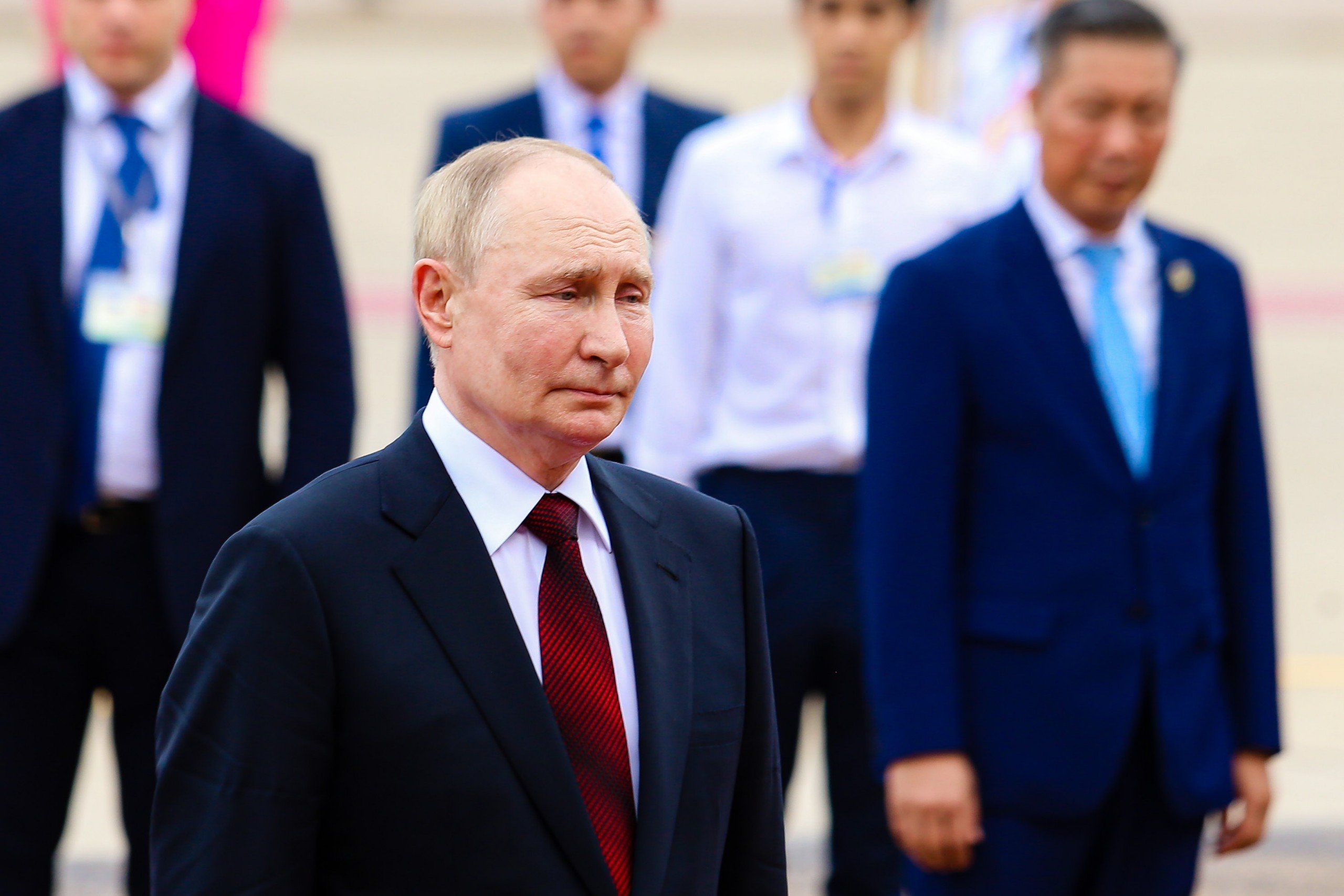 Tổng thống Vladimir Putin v&agrave;o Lăng viếng Chủ tịch Hồ Ch&iacute; Minh- Ảnh 8.