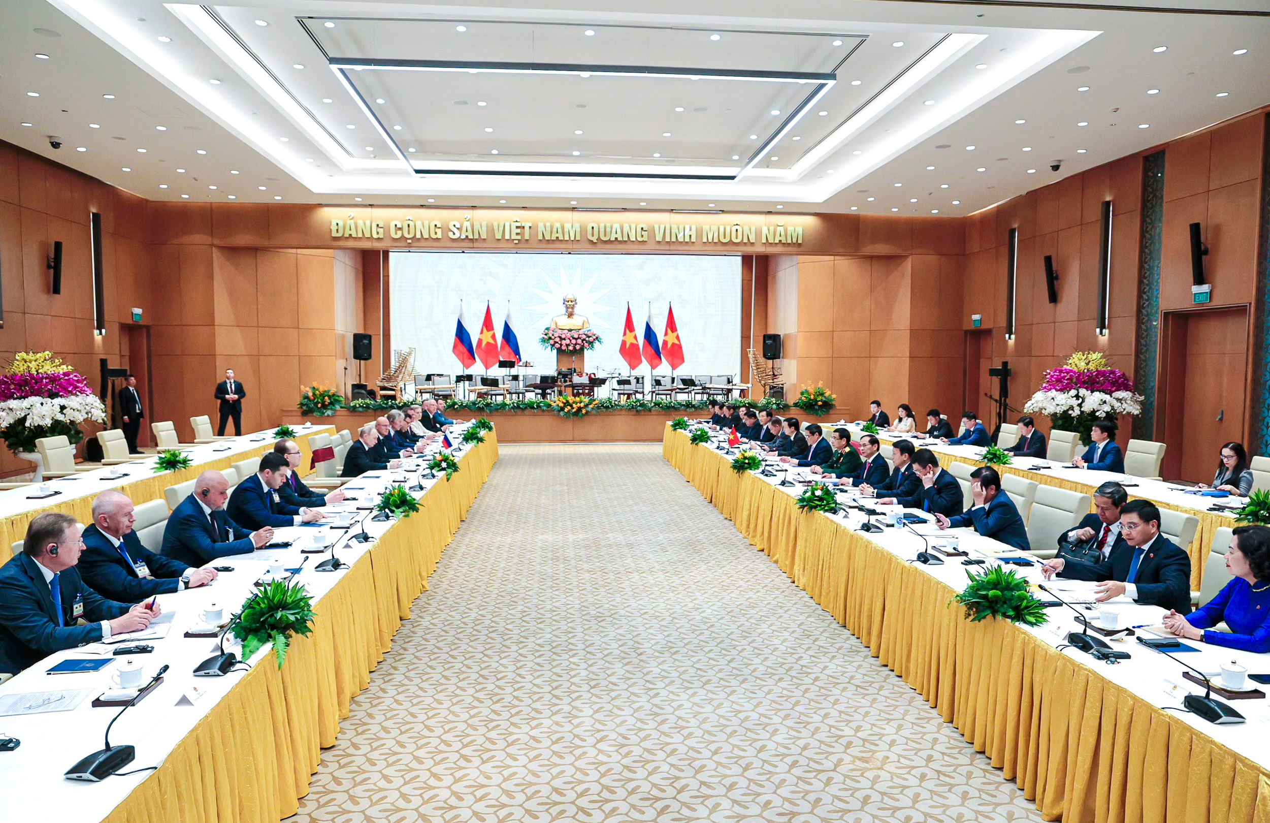 Hơn 20 giờ Tổng thống Putin ở H&agrave; Nội- Ảnh 15.
