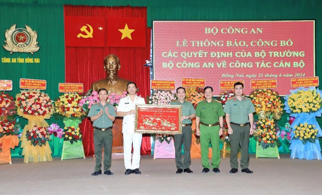 Đại t&aacute; Nguyễn Hồng Phong l&agrave;m Gi&aacute;m đốc C&ocirc;ng an tỉnh Đồng Nai- Ảnh 1.