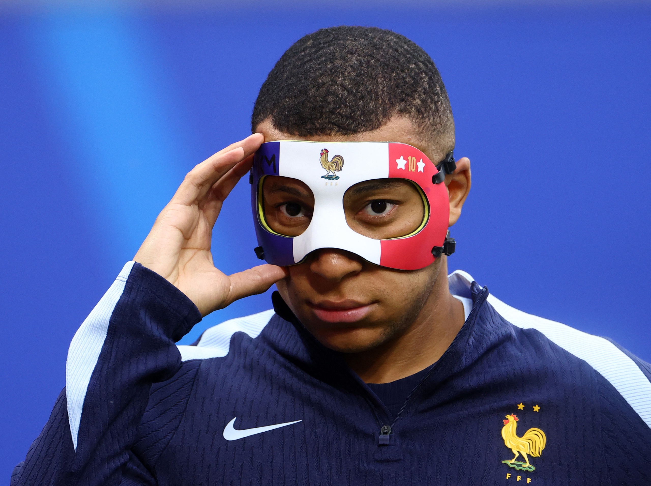 Euro 2024: Vì sao Mbappe có thể bị cấm đeo mặt nạ thi đấu?- Ảnh 3.