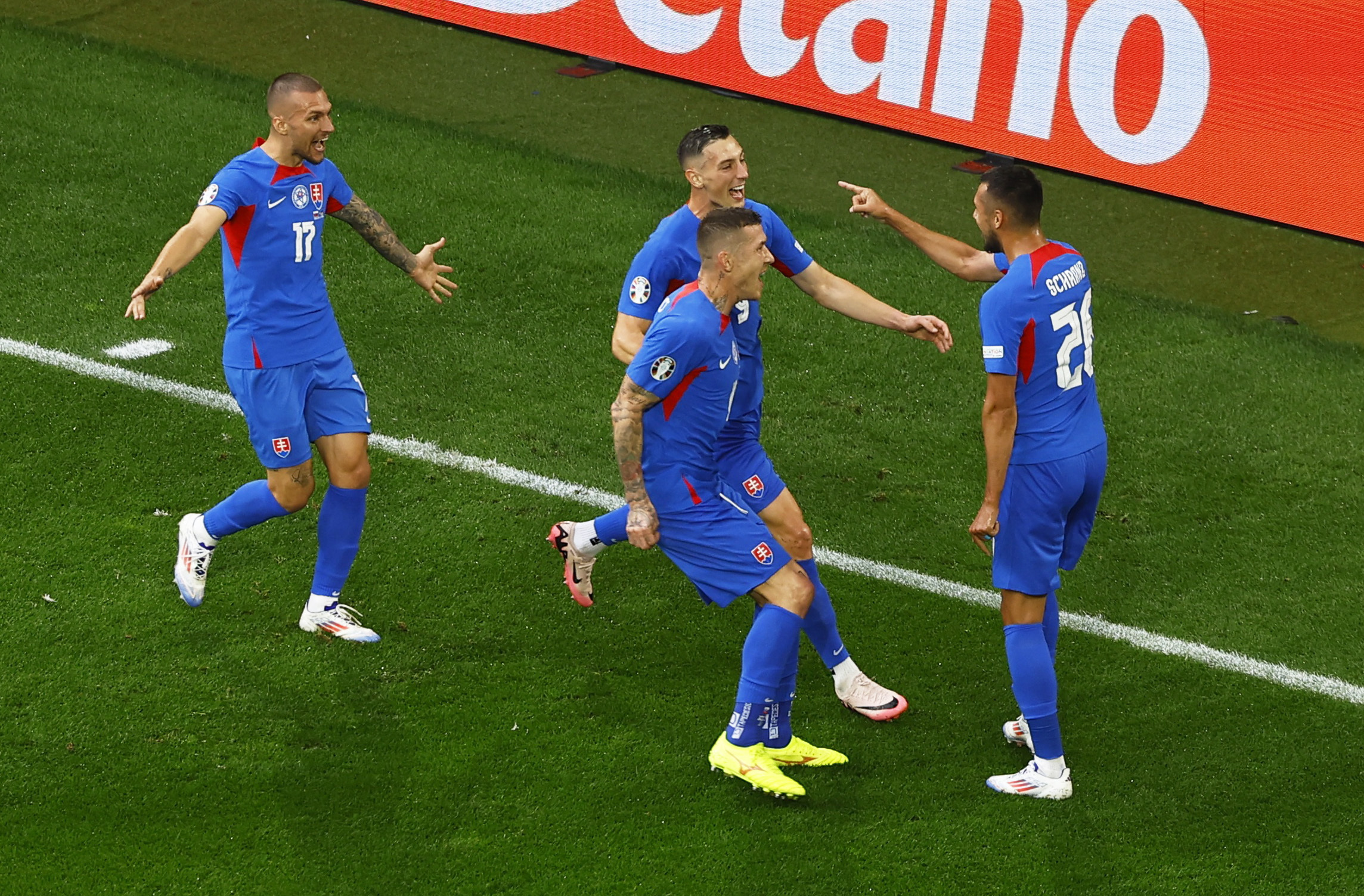 Euro 2024: Ukraine ngược d&ograve;ng thắng Slovakia, thắp lại hy vọng- Ảnh 1.