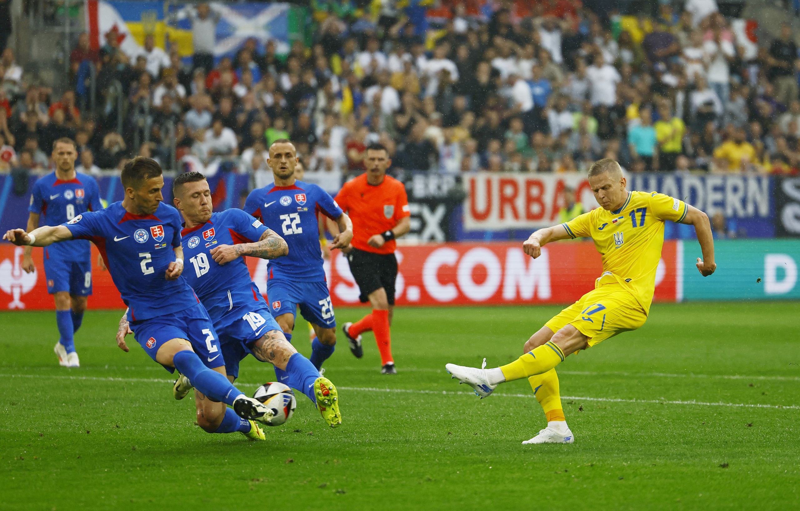Euro 2024: Ukraine ngược d&ograve;ng thắng Slovakia, thắp lại hy vọng- Ảnh 2.