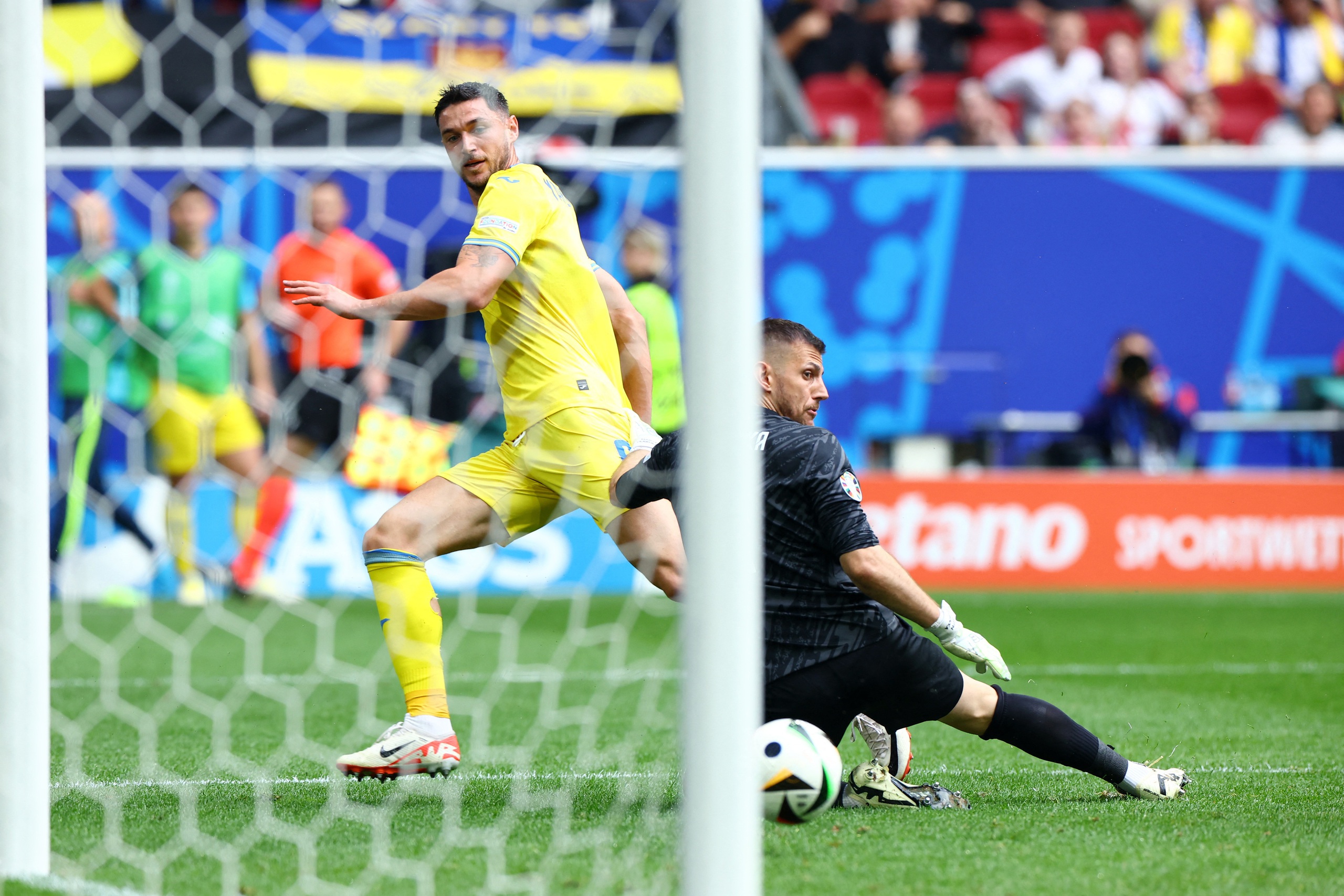 Euro 2024: Ukraine ngược d&ograve;ng thắng Slovakia, thắp lại hy vọng- Ảnh 4.
