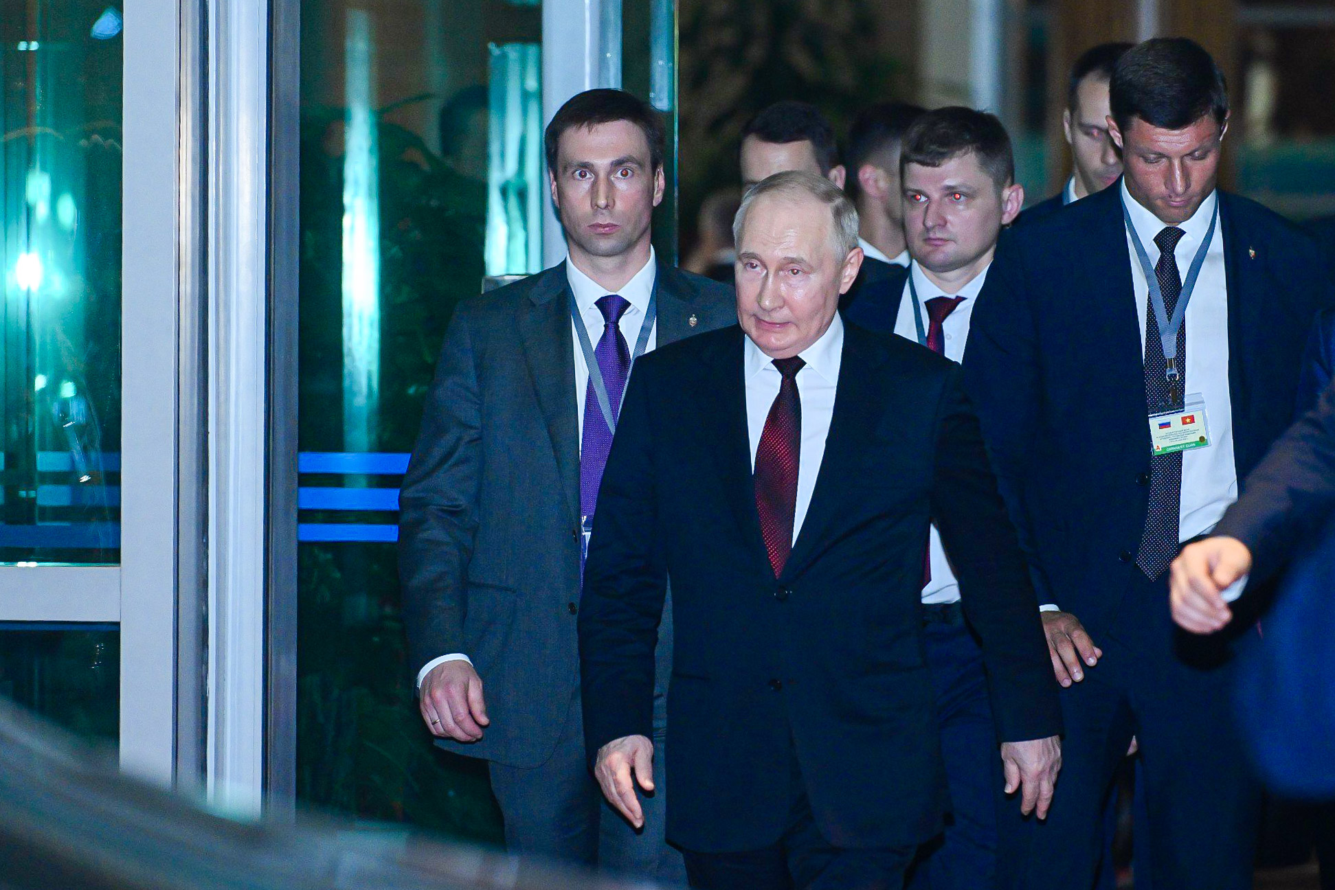 Hơn 20 giờ Tổng thống Putin ở H&agrave; Nội- Ảnh 24.