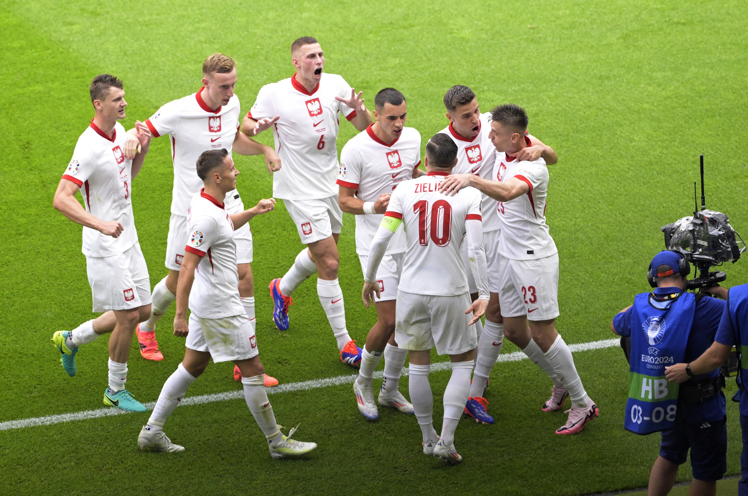 Vì sao Ba Lan là đội đầu tiên bị loại ở Euro 2024 dù còn đá 1 trận? - Báo  Người Lao Động