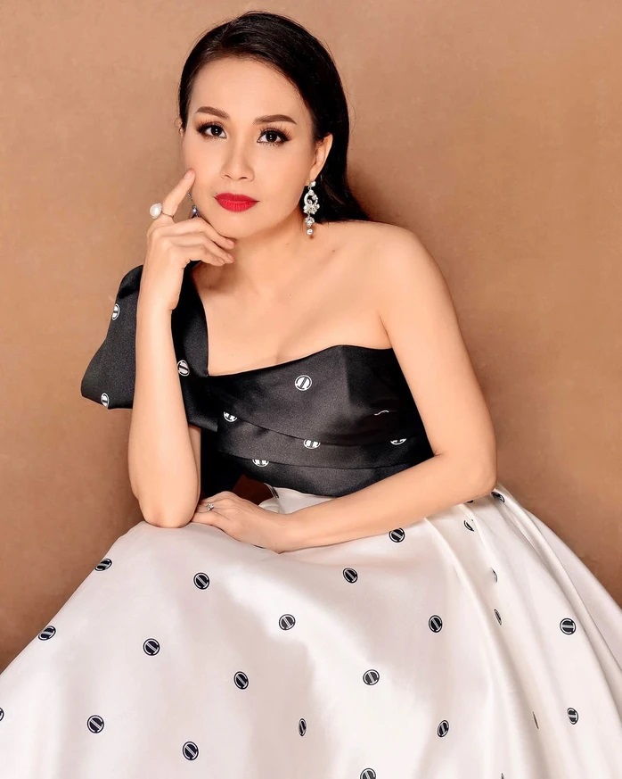 "Chị Tư" Cẩm Ly kỷ niệm 30 năm ca hát
- Ảnh 2.