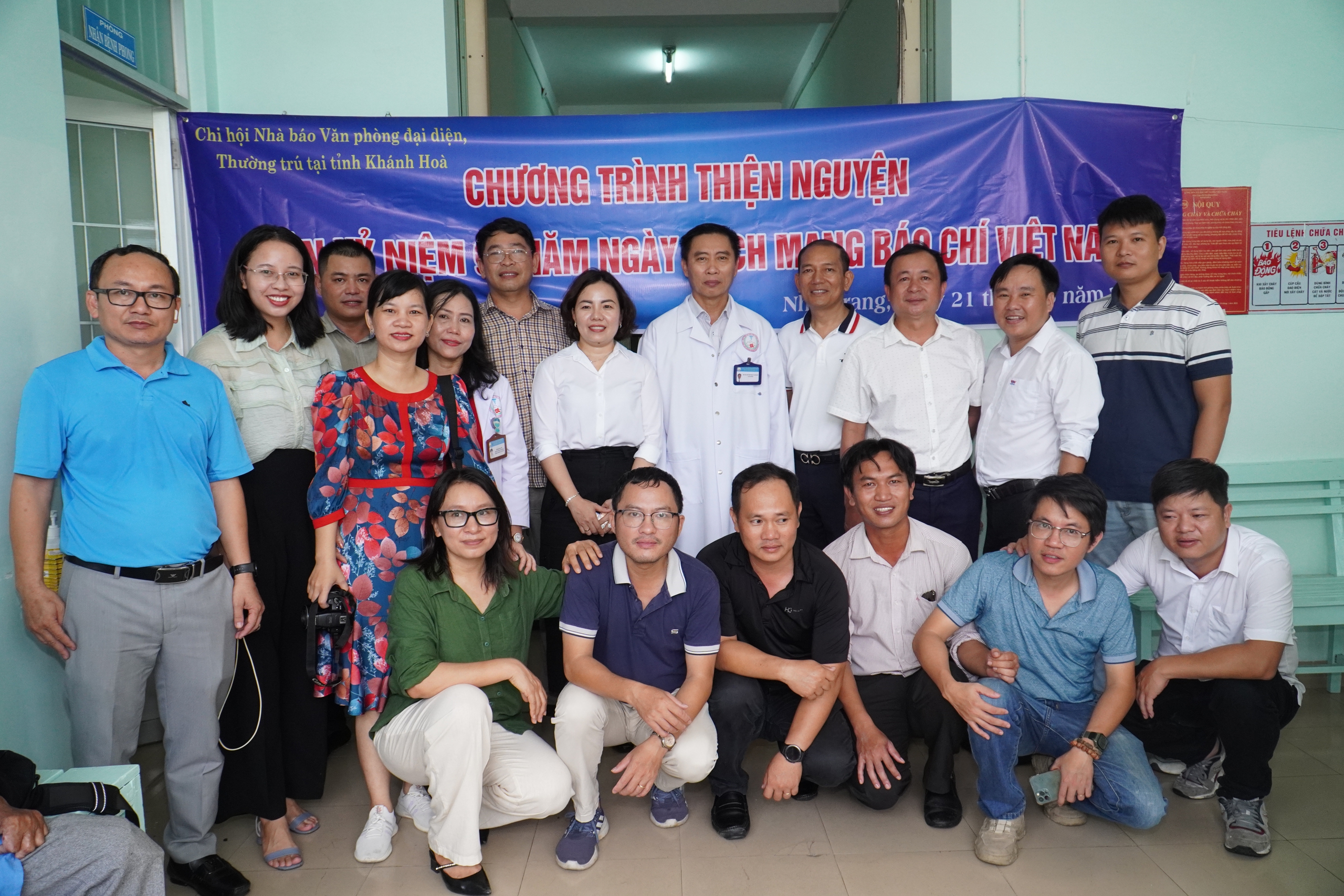 B&aacute;o ch&iacute; thường tr&uacute; Kh&aacute;nh H&ograve;a mang niềm vui đến bệnh nh&acirc;n phong- Ảnh 5.