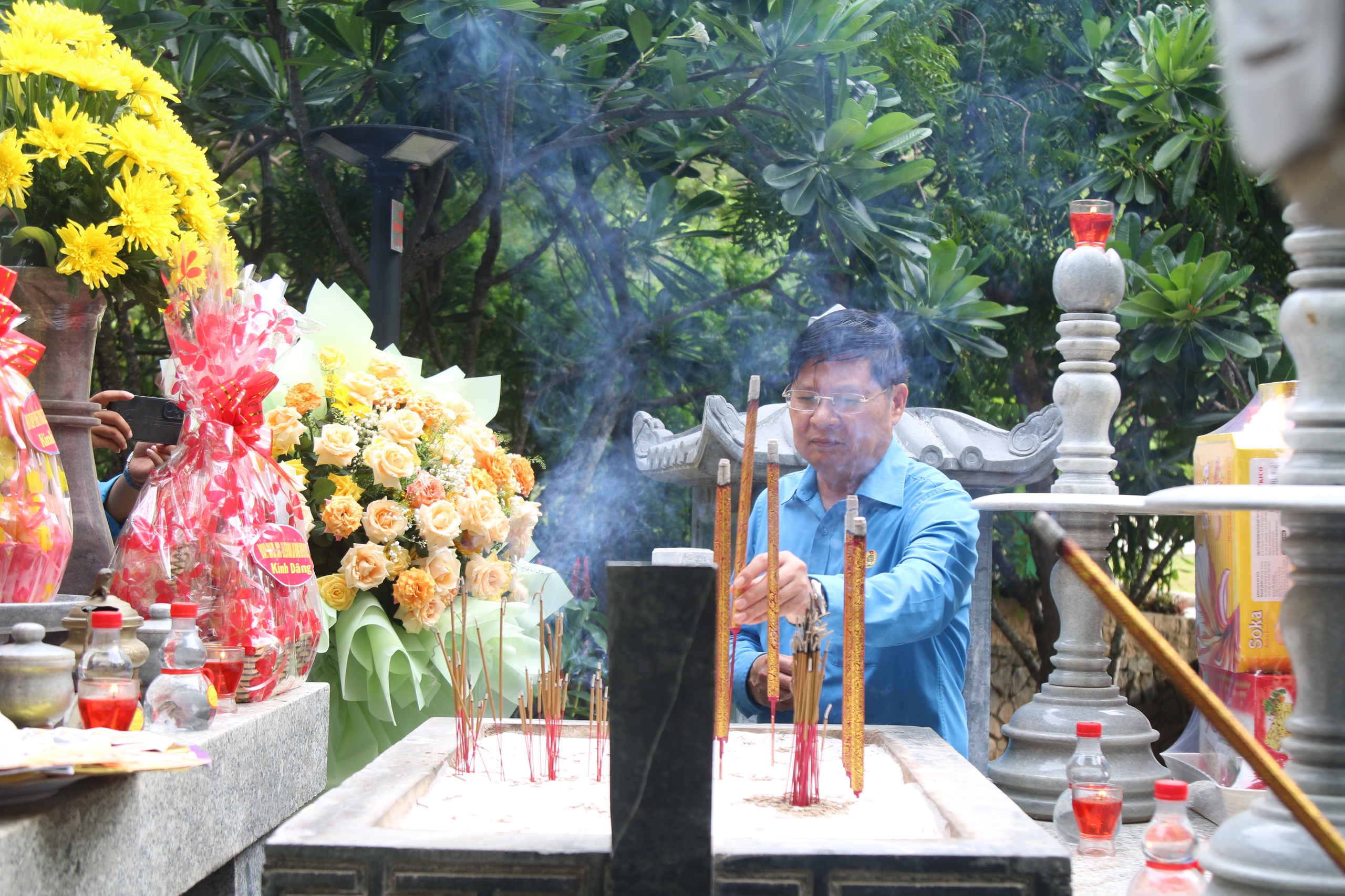 D&acirc;ng hương tưởng niệm 64 chiến sĩ Gạc Ma- Ảnh 4.