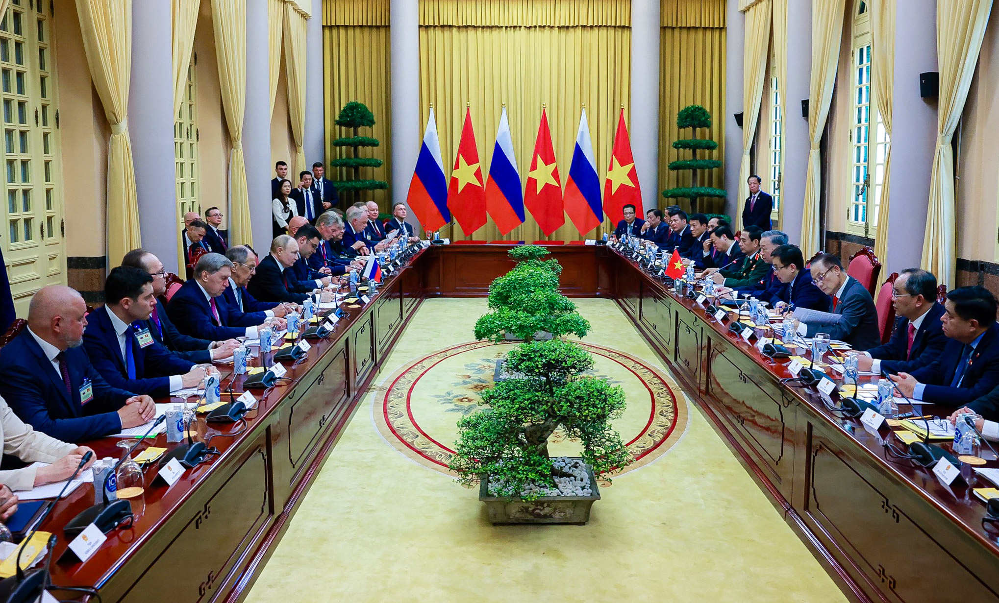 Hơn 20 giờ Tổng thống Putin ở H&agrave; Nội- Ảnh 12.