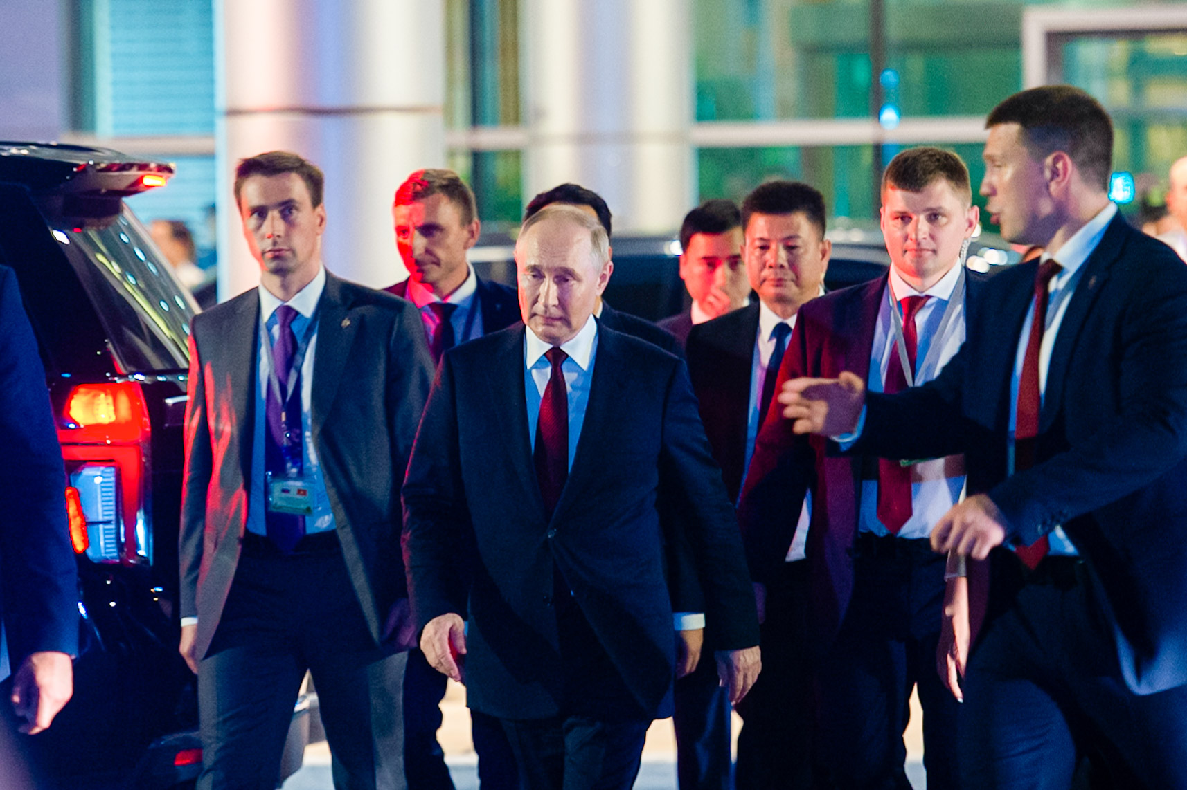 Hơn 20 giờ Tổng thống Putin ở H&agrave; Nội- Ảnh 25.
