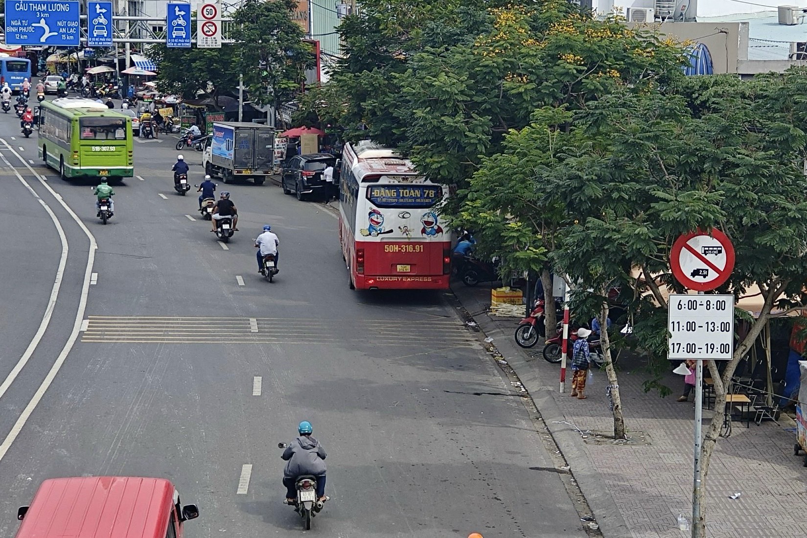 Xe khách giường nằm đón khách chớp nhoáng gần Bến xe An Sương- Ảnh 5.