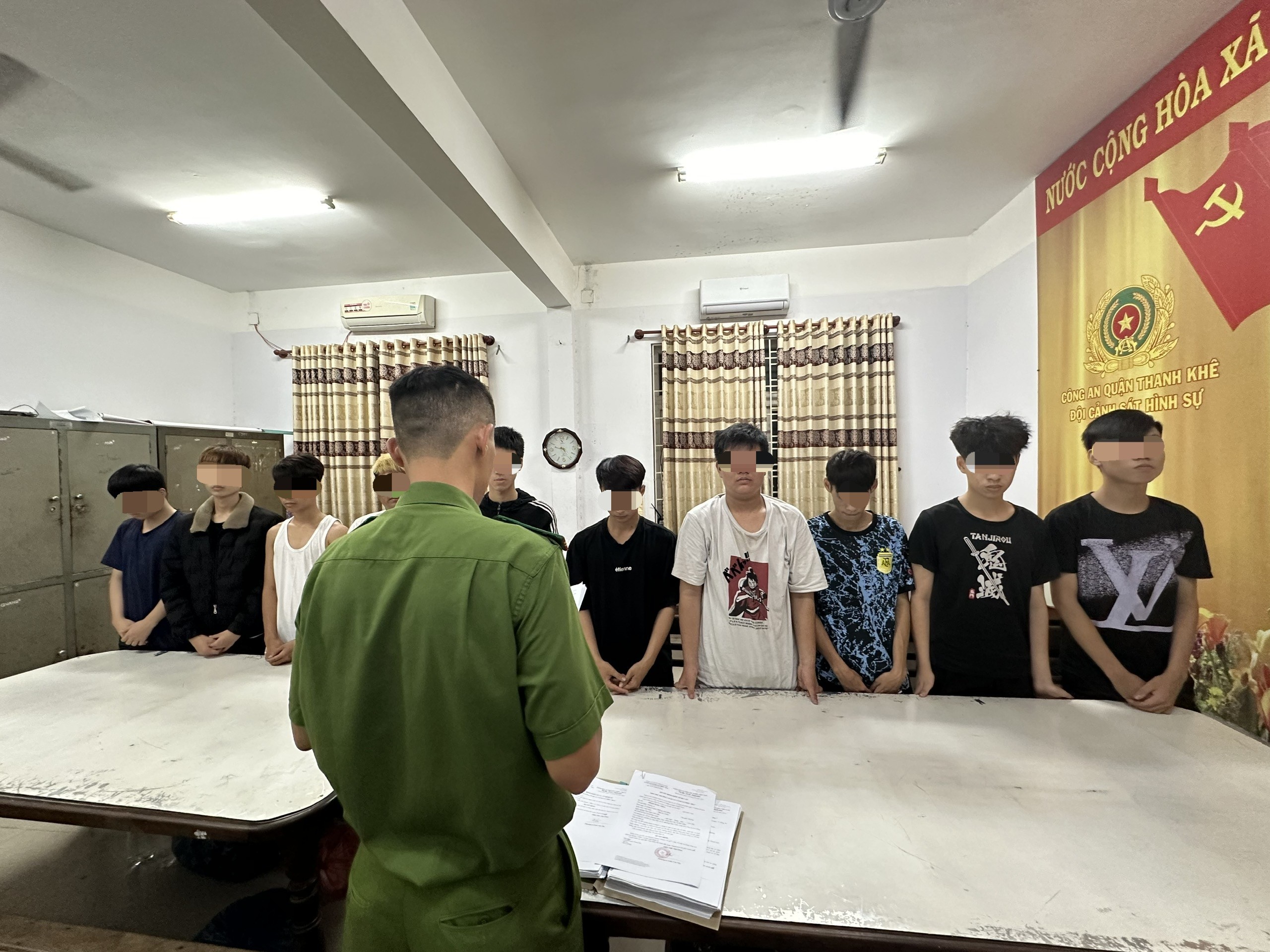 Bắt giam 10 đối tượng trong nh&oacute;m 70 thanh thiếu ni&ecirc;n g&acirc;y n&aacute;o loạn đường phố Đ&agrave; Nẵng- Ảnh 1.