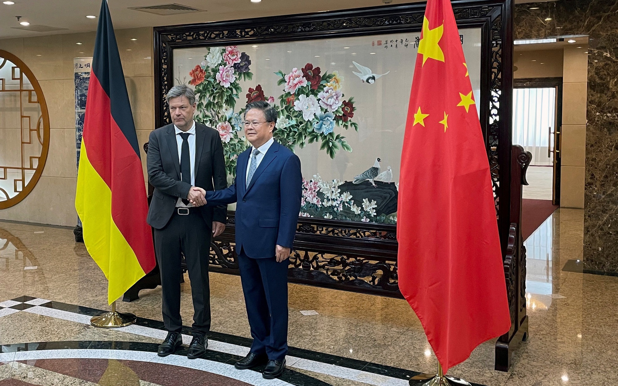 EU - Trung Quốc vừa đấm vừa xoa