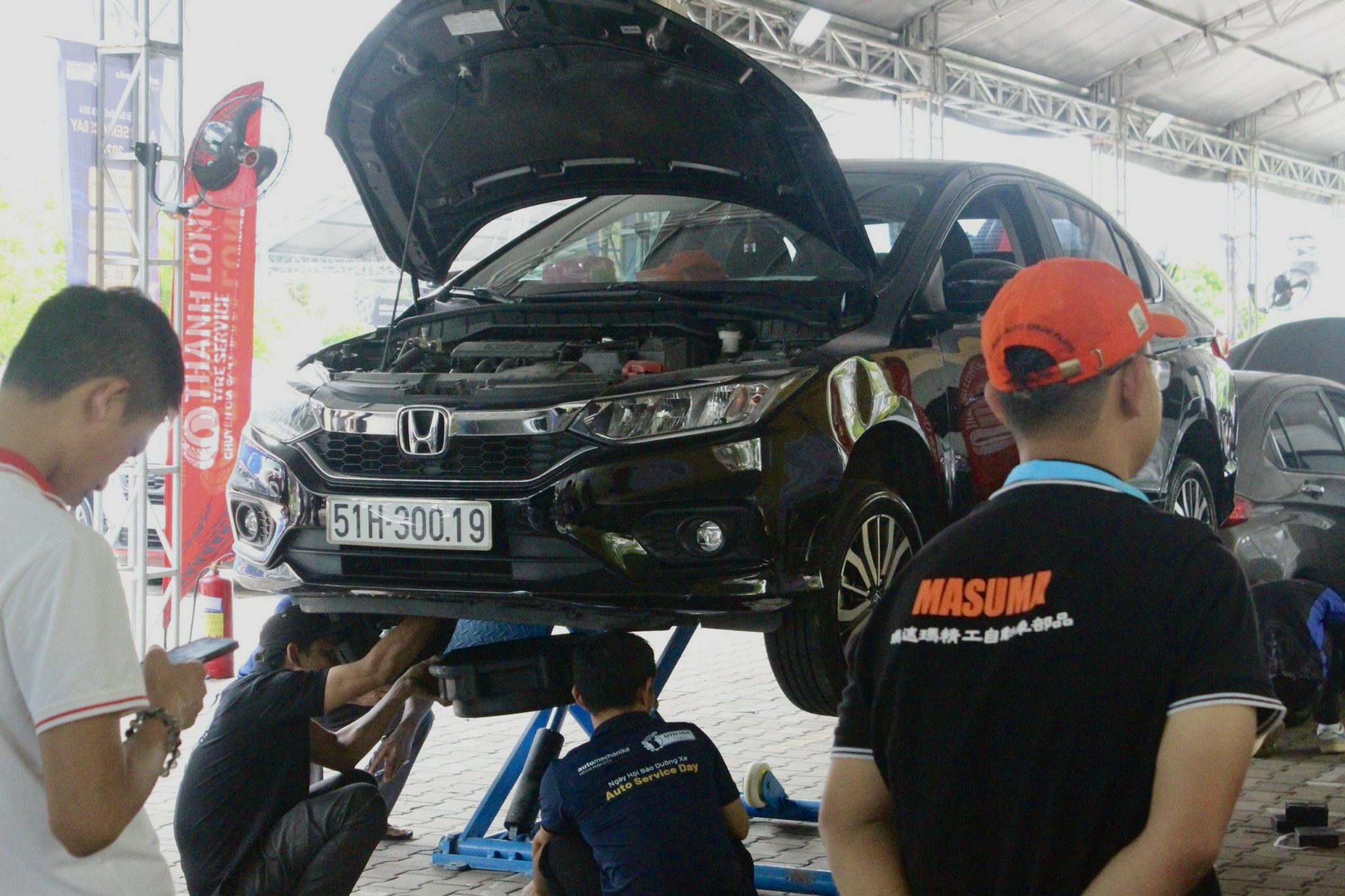 TP HCM: Cuối tuần, h&agrave;ng trăm &ocirc; t&ocirc; xếp h&agrave;ng chờ bảo dưỡng xe miễn ph&iacute;- Ảnh 4.