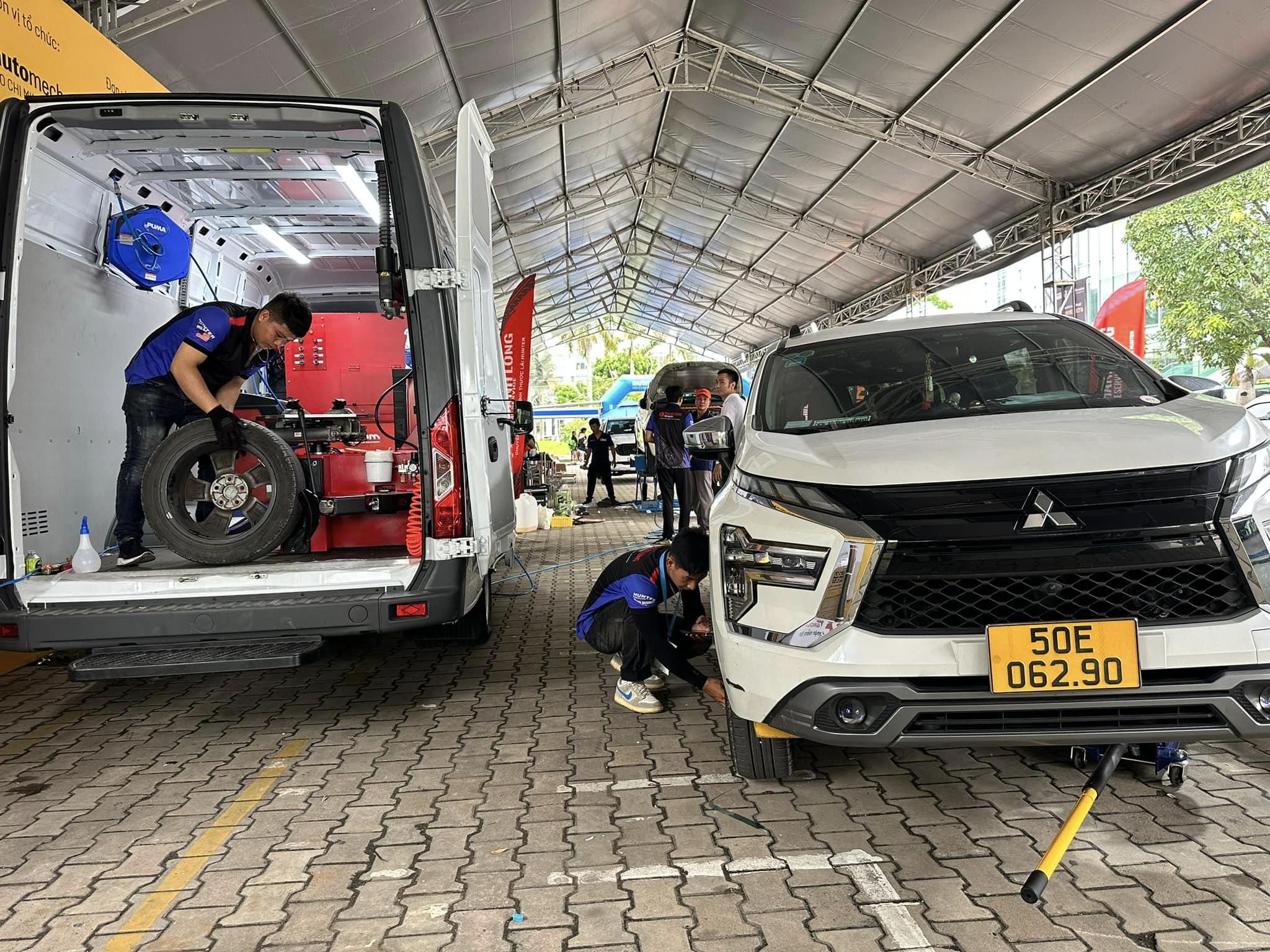TP HCM: Cuối tuần, h&agrave;ng trăm &ocirc; t&ocirc; xếp h&agrave;ng chờ bảo dưỡng xe miễn ph&iacute;- Ảnh 6.