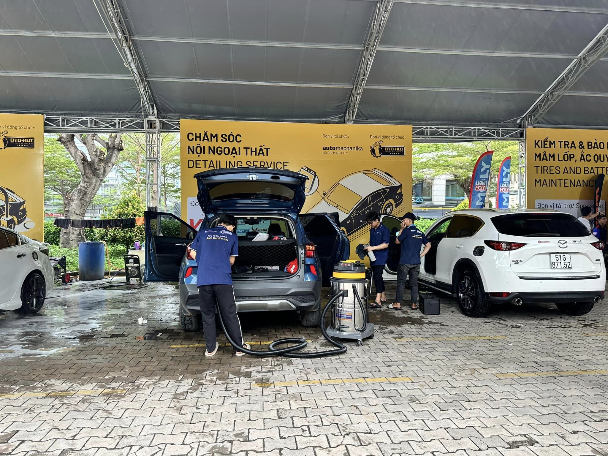 TP HCM: Cuối tuần, h&agrave;ng trăm &ocirc; t&ocirc; xếp h&agrave;ng chờ bảo dưỡng xe miễn ph&iacute;- Ảnh 2.