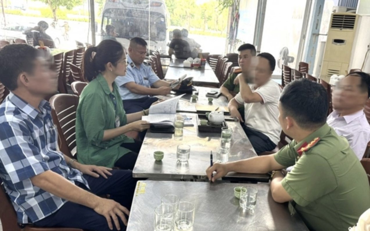 Một nhà hàng ở Hạ Long đã niêm yết giá không rõ còn khiêu khích khách