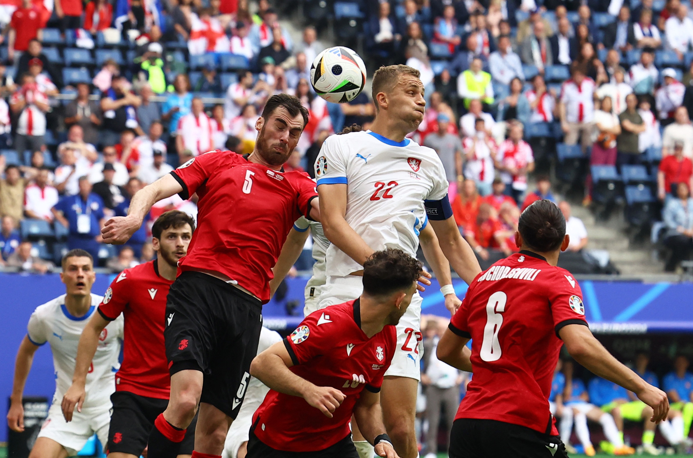 Euro 2024: H&ograve;a Czech, Georgia su&yacute;t tạo "địa chấn" th&agrave;nh Hamburg- Ảnh 1.