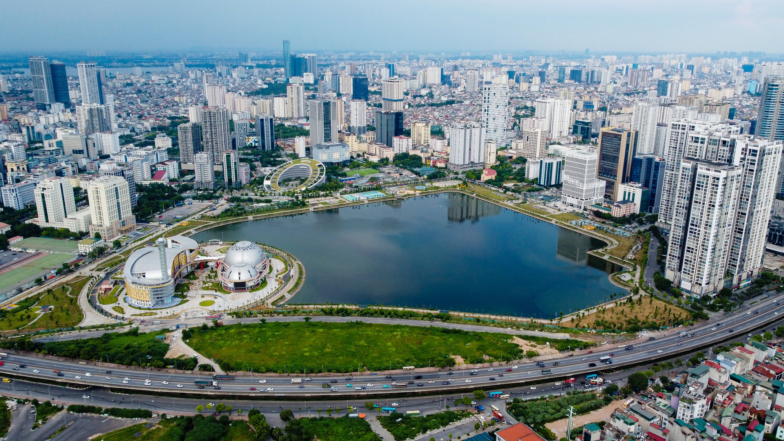 VIDEO: Cận cảnh c&ocirc;ng vi&ecirc;n gần 1.000 tỉ ở H&agrave; Nội- Ảnh 15.
