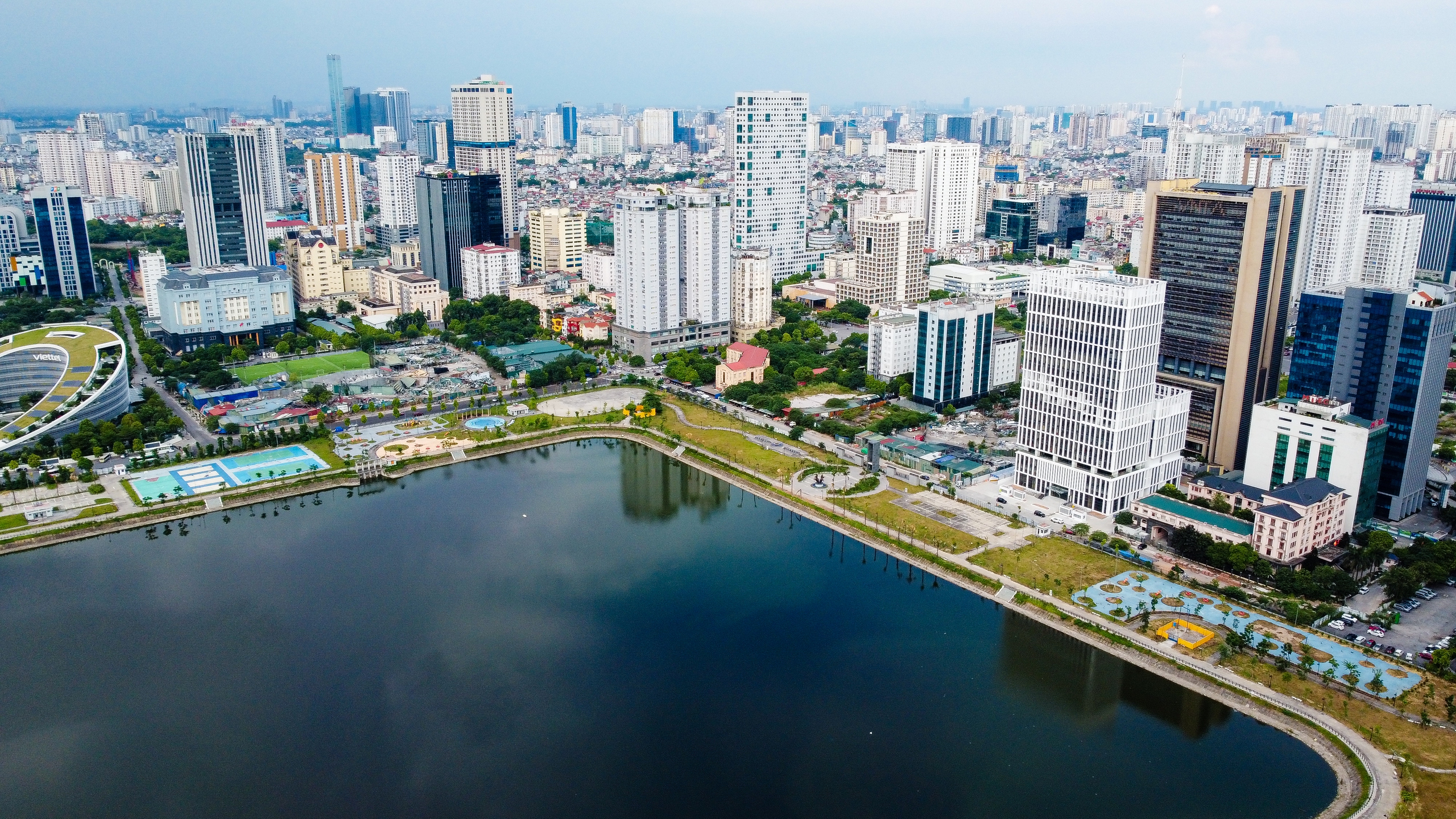 VIDEO: Cận cảnh c&ocirc;ng vi&ecirc;n gần 1.000 tỉ ở H&agrave; Nội- Ảnh 7.
