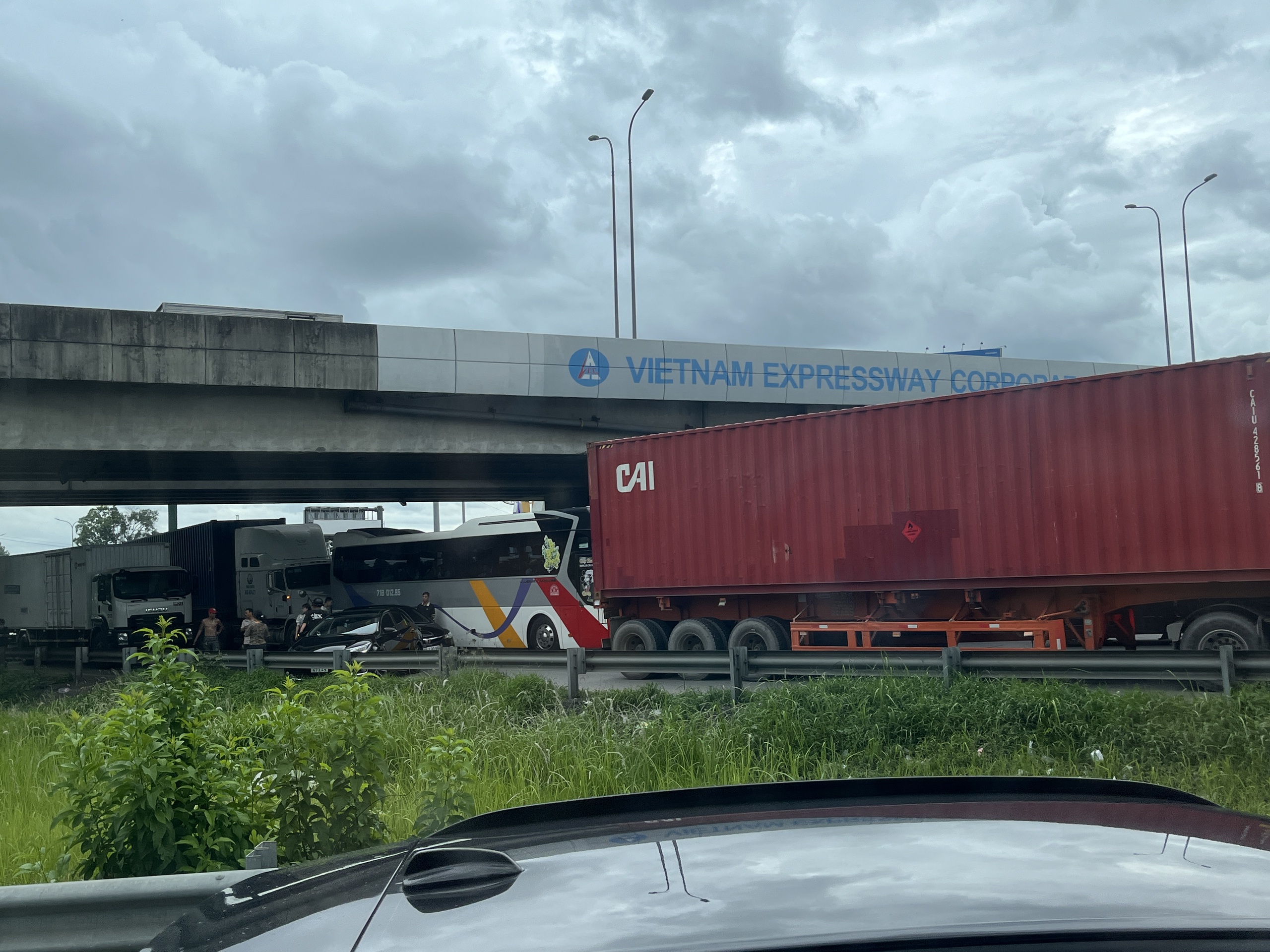 Kẹt xe kinh ho&agrave;ng tr&ecirc;n tuyến cao tốc TP HCM - Long Th&agrave;nh v&agrave; Quốc lộ 51- Ảnh 4.