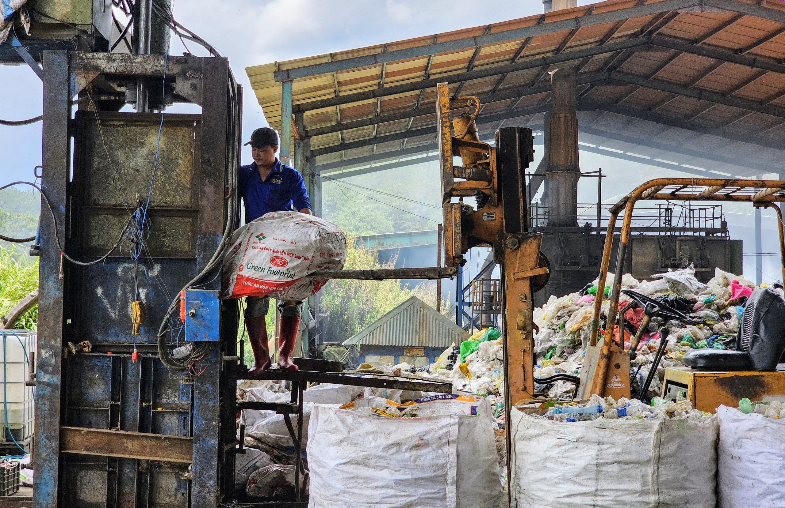 Diễn biến mới vụ ch&iacute;nh quyền dừng trả tiền, nh&agrave; m&aacute;y ngưng xử l&yacute; r&aacute;c cho Đ&agrave; Lạt- Ảnh 2.